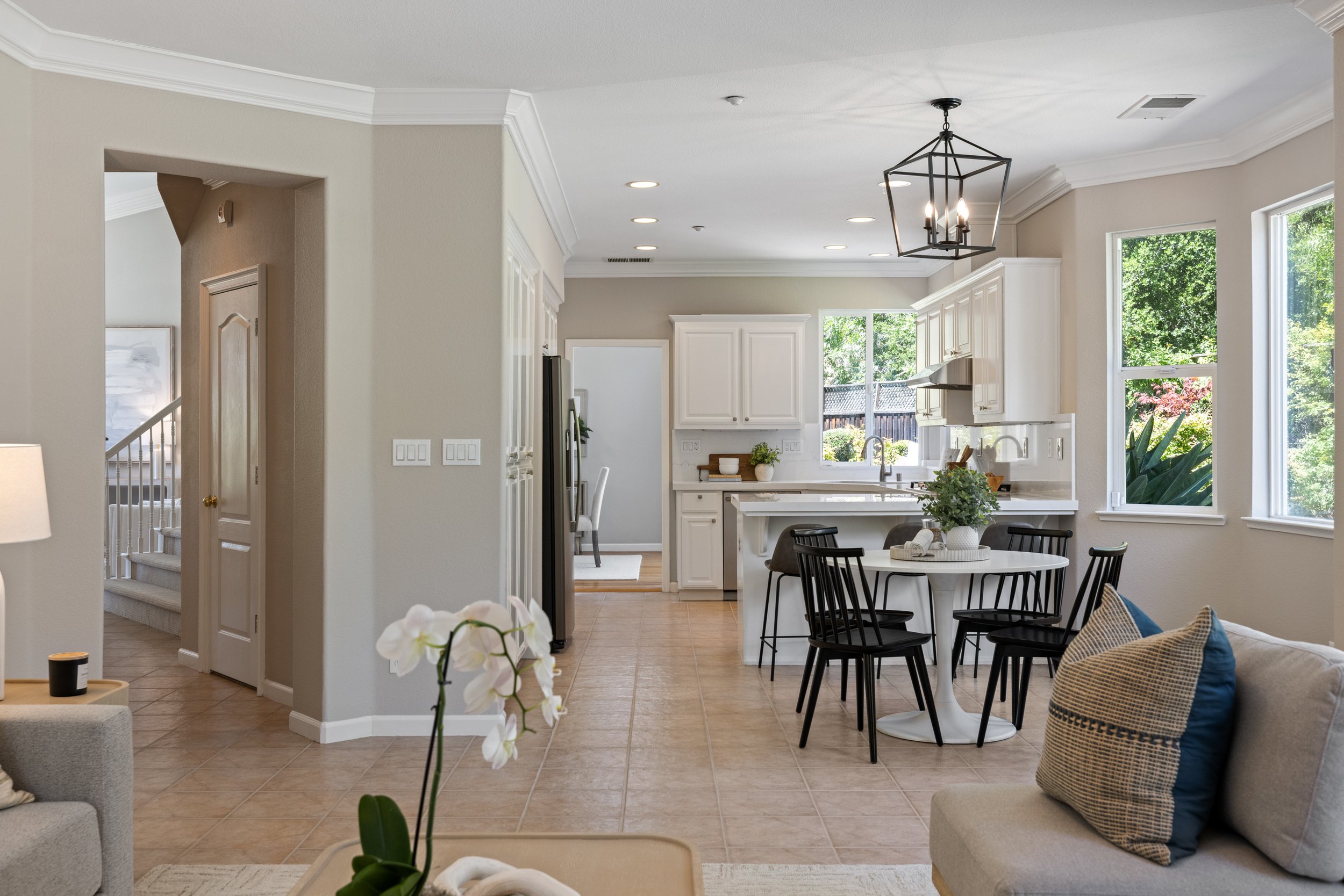 20 Breakfast Area.jpg