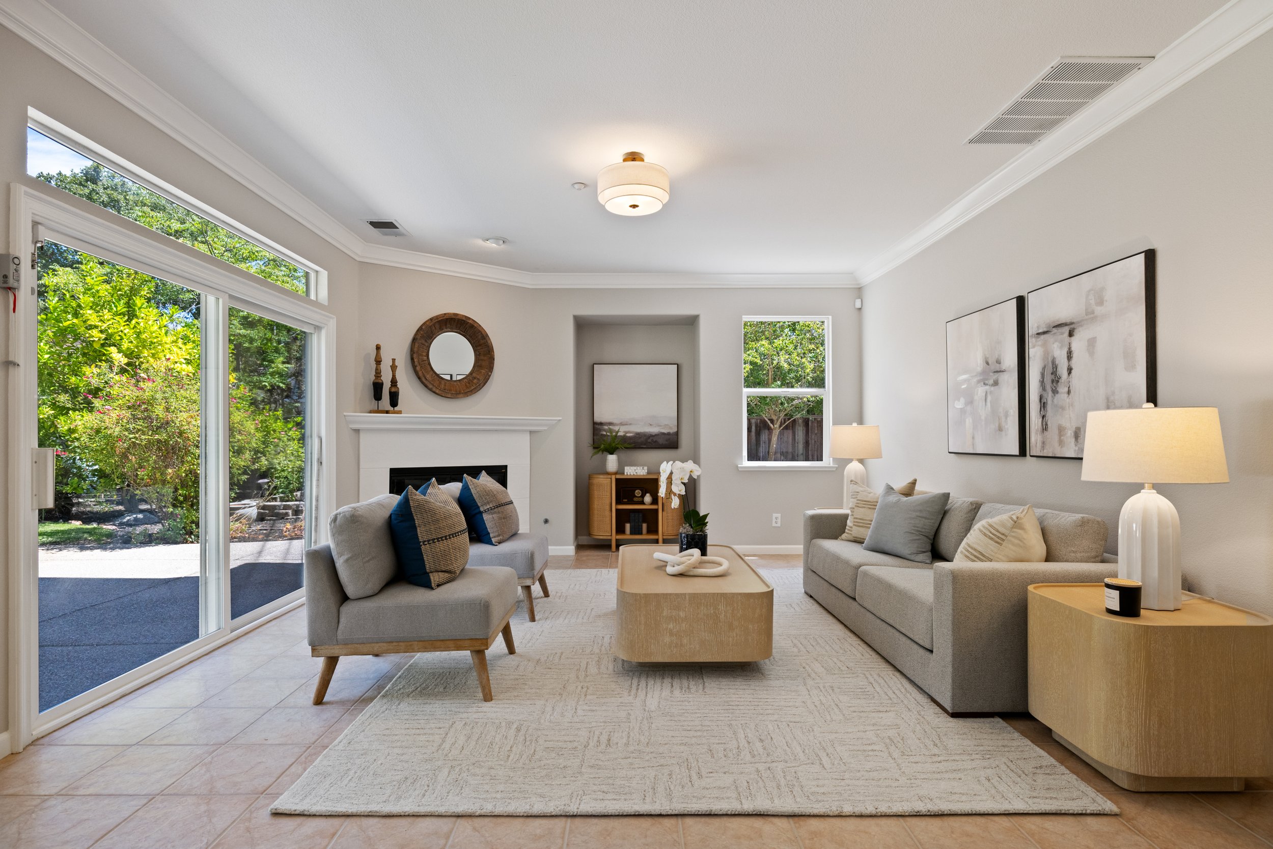 17 Family Room.jpg