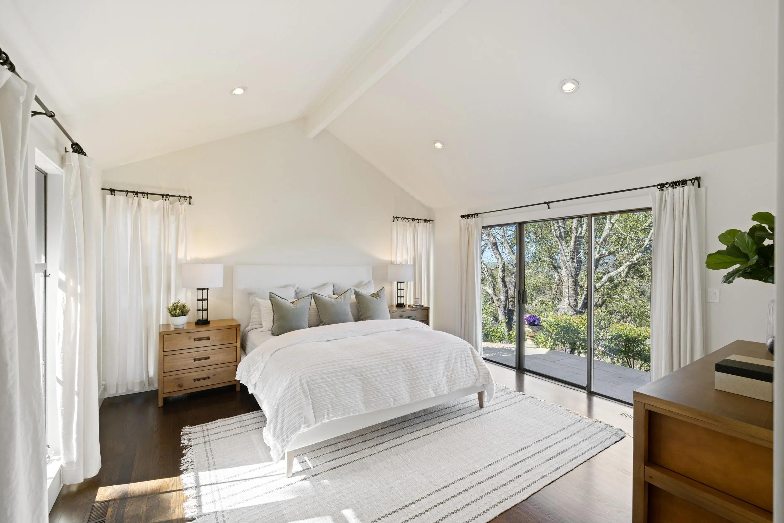 43 Primary Suite.jpg