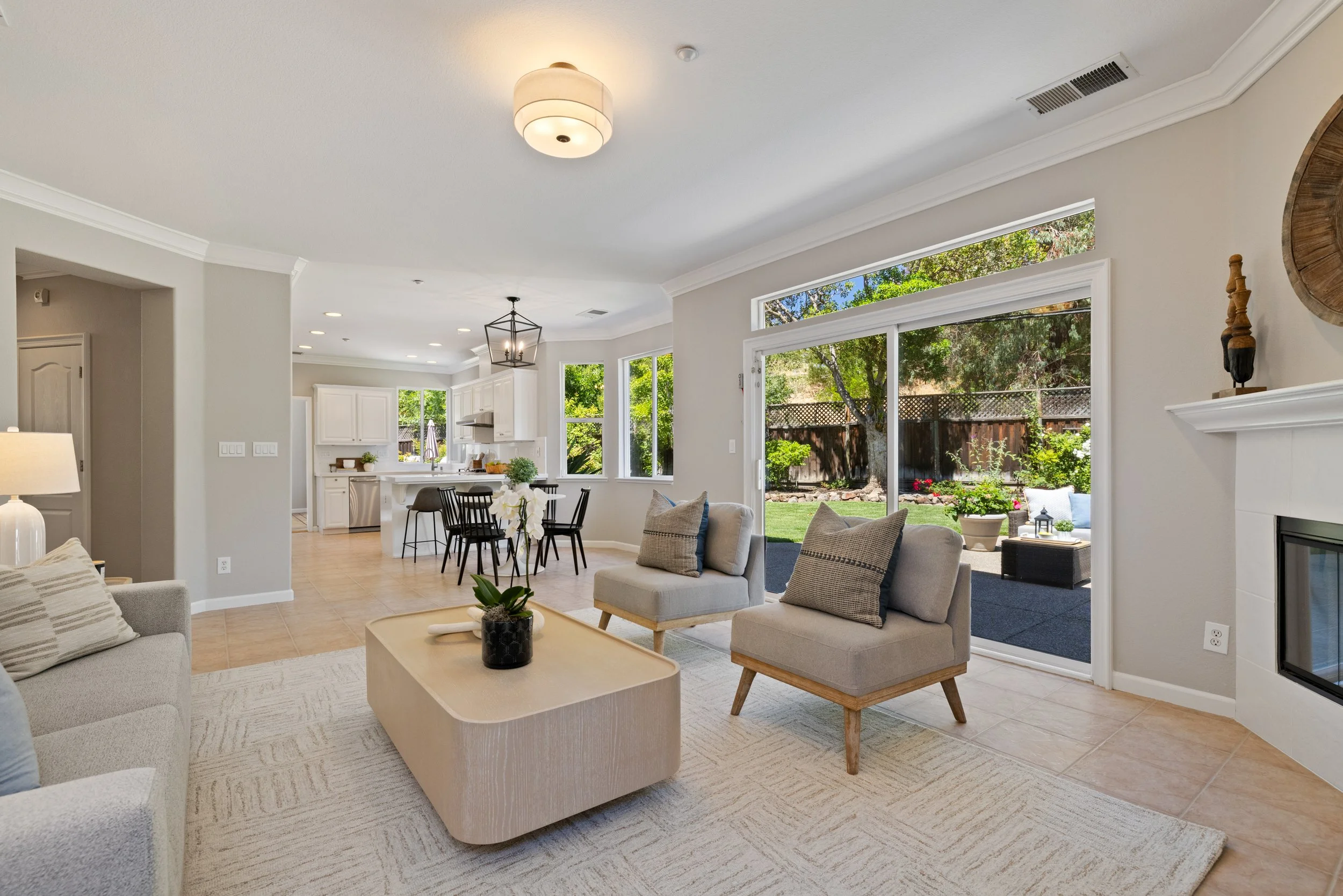 19 Family Room.jpg