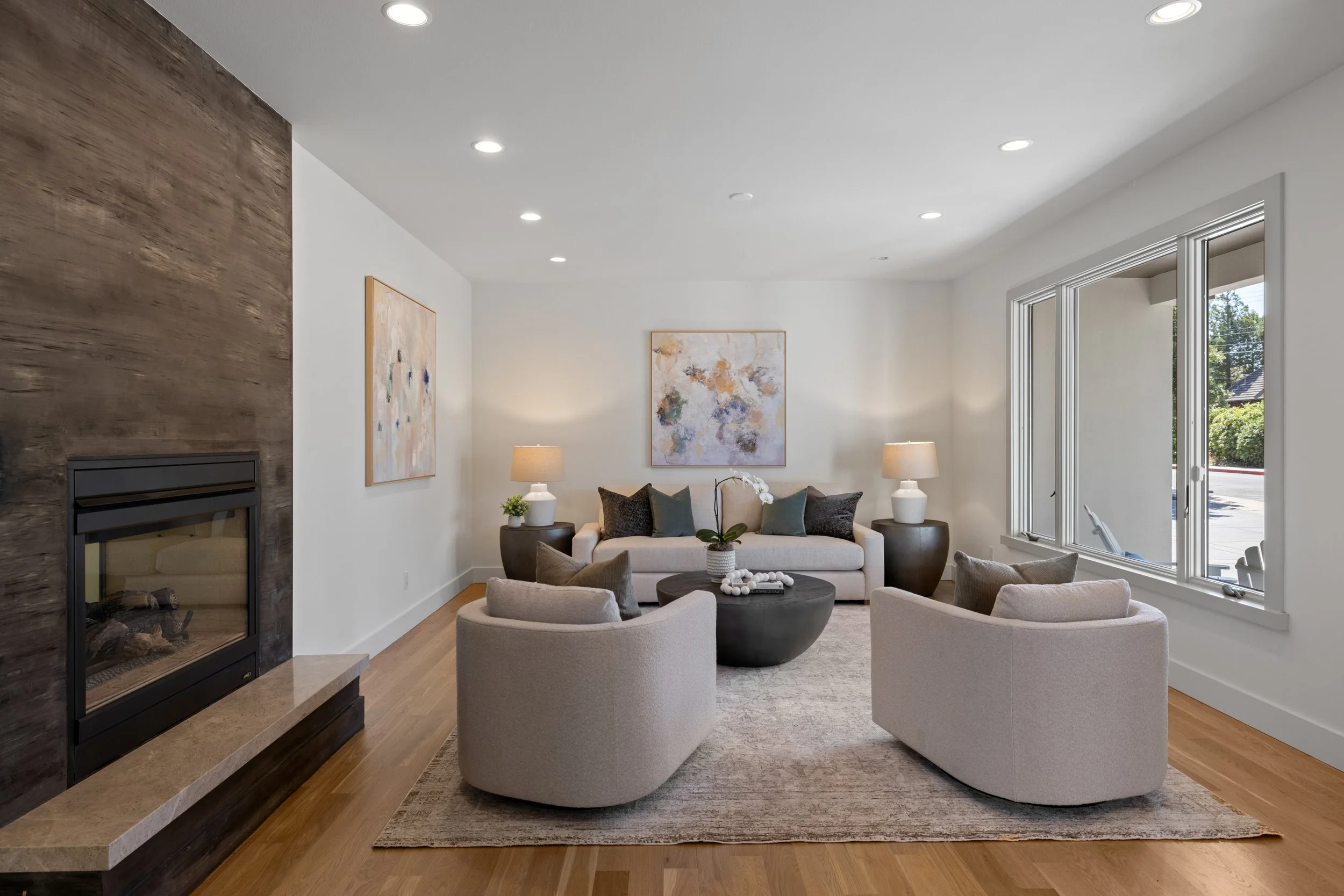 24 Living Room.jpg