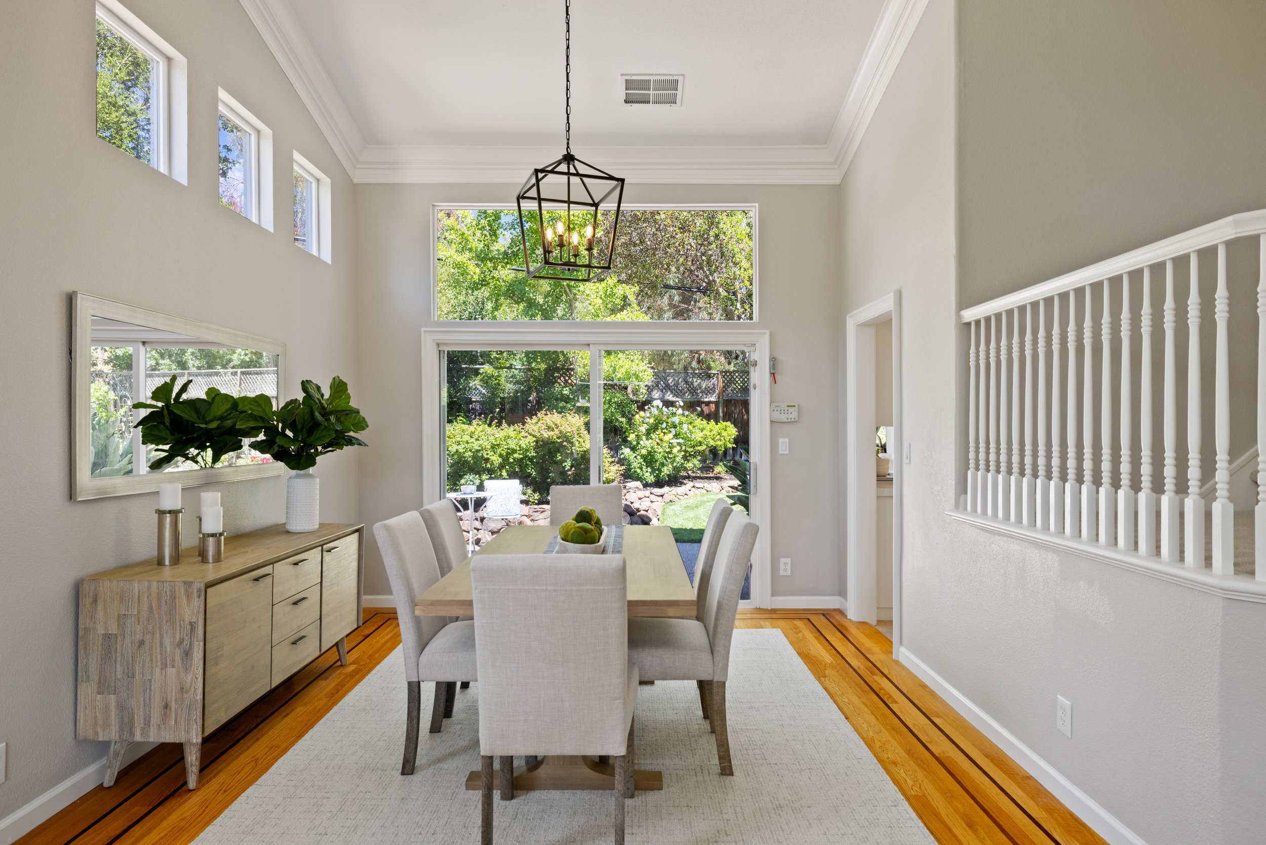 13 Dining Room.jpg