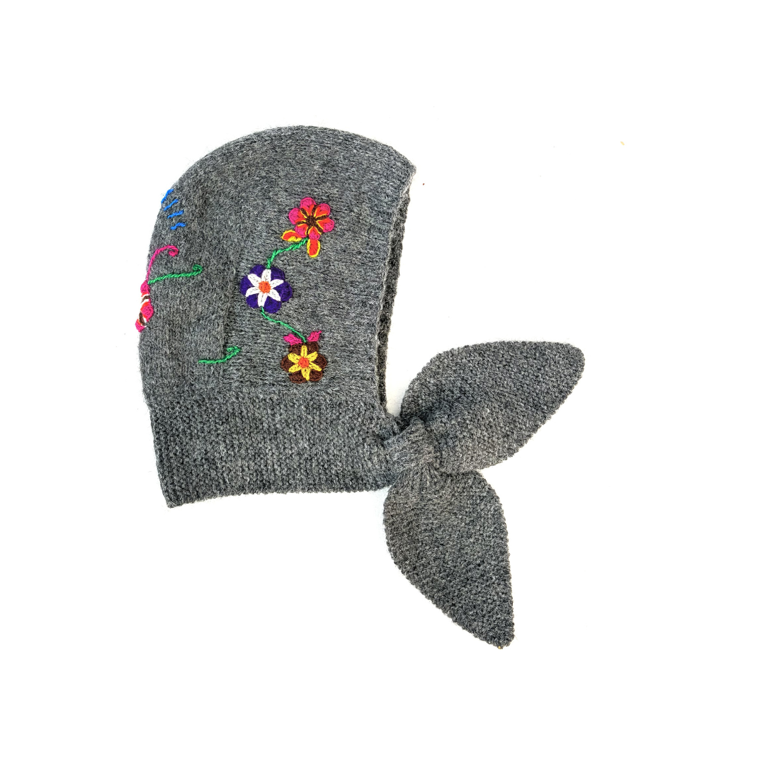 Cagoule tricotée laine alpaga broderie fleurs