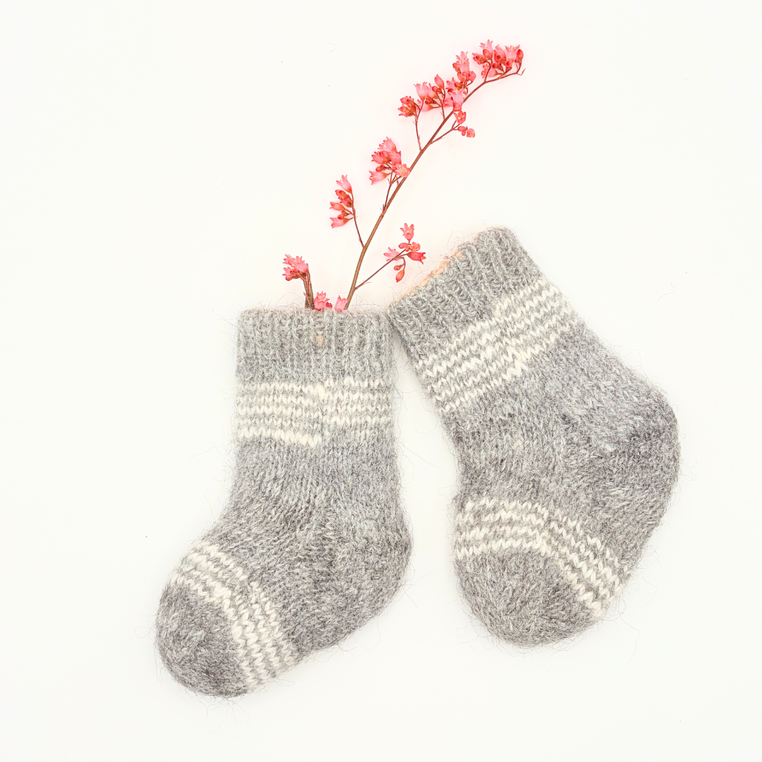 Chausson chaud bébé en laine alpaga tricot main cadeau de naissance