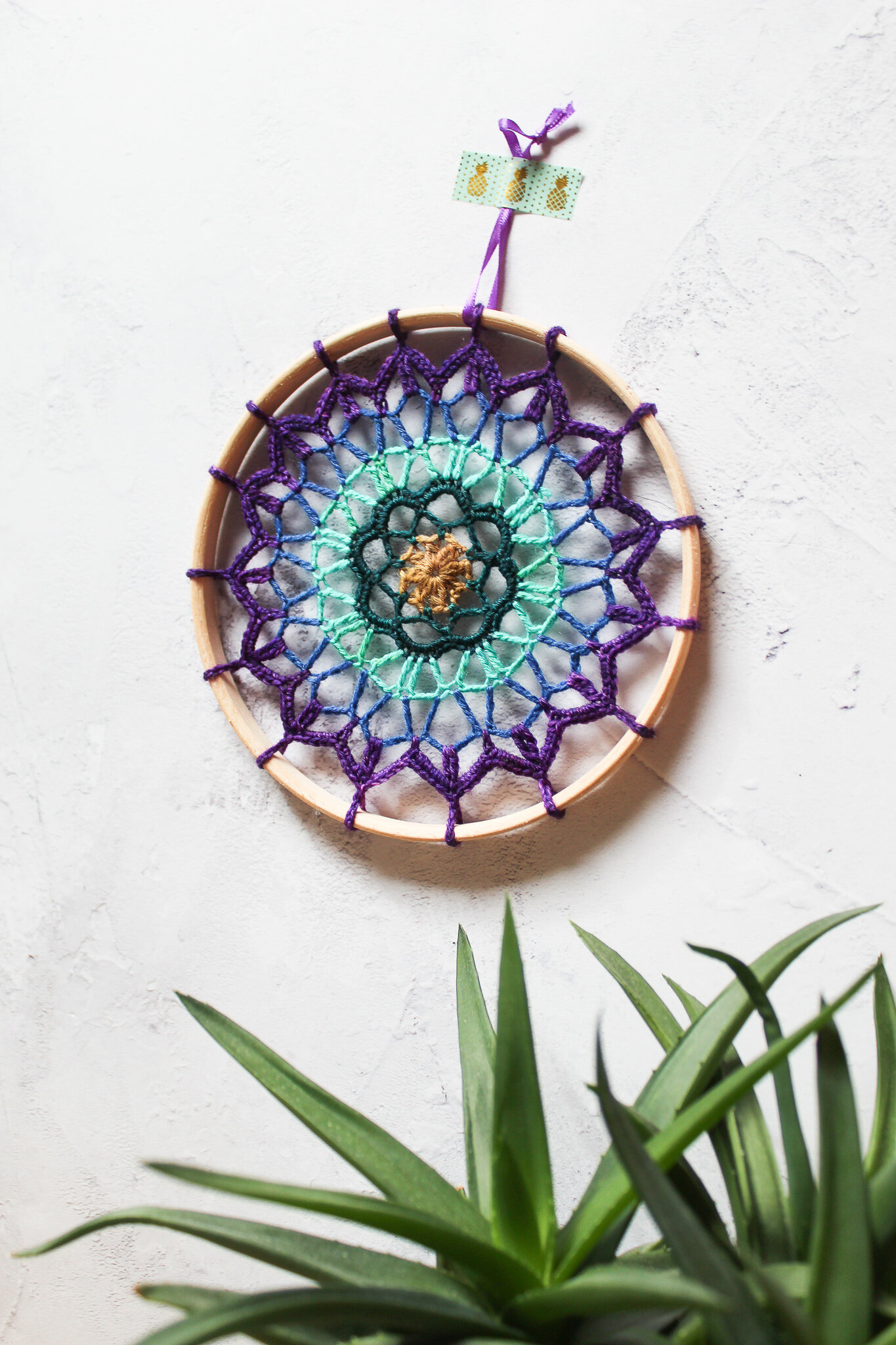 Gin-and-tonic-mandala-peacock-plant-Pineapple-Fibre-Art.jpg