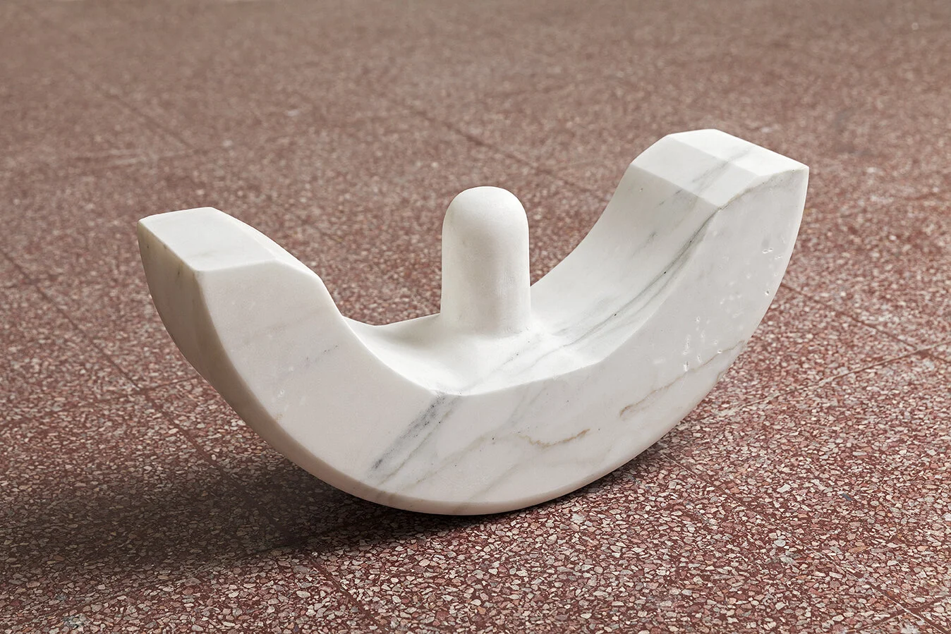 Schaukel, 2013/2014.
carved marble,
31 x 57 x 14cm