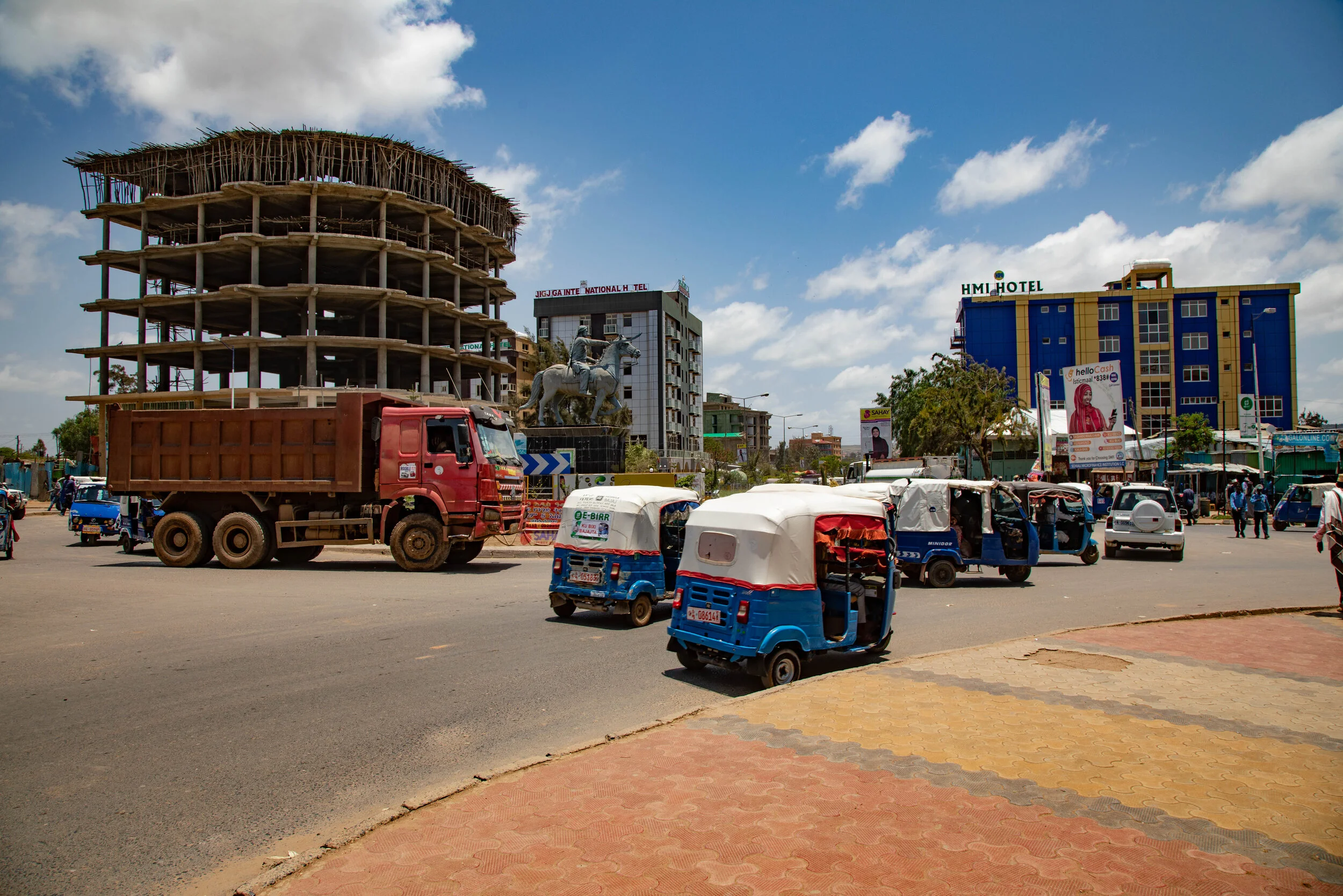 A busy roundabout of Sayidka Monument in Jigjiga.
