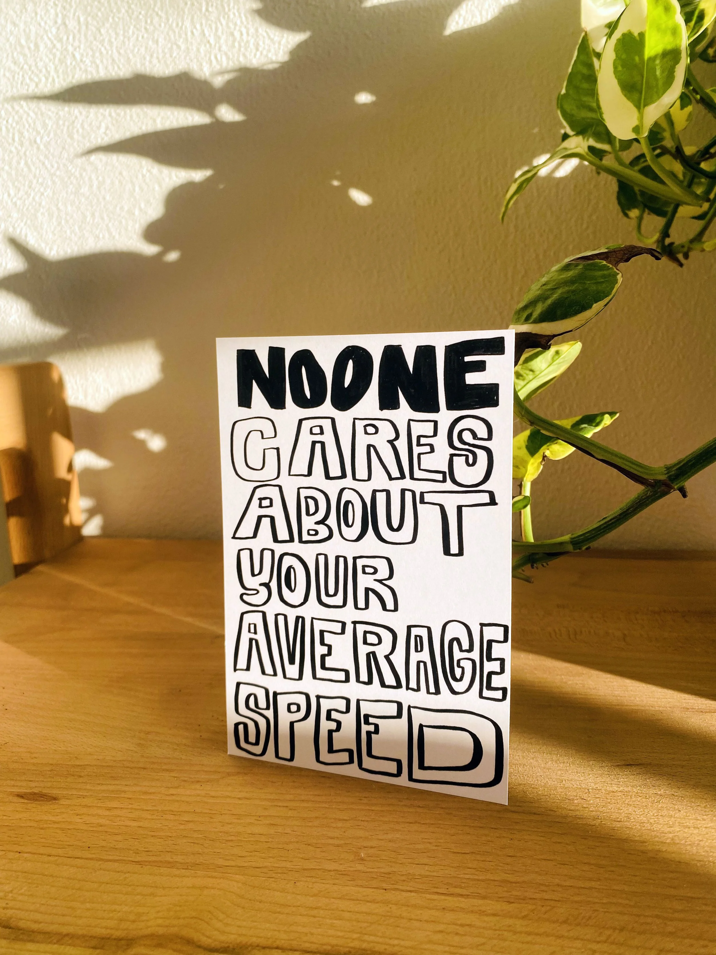 Noonecaresaboutyouraveragespeed_Postkarte_schwarz:weiß.jpg
