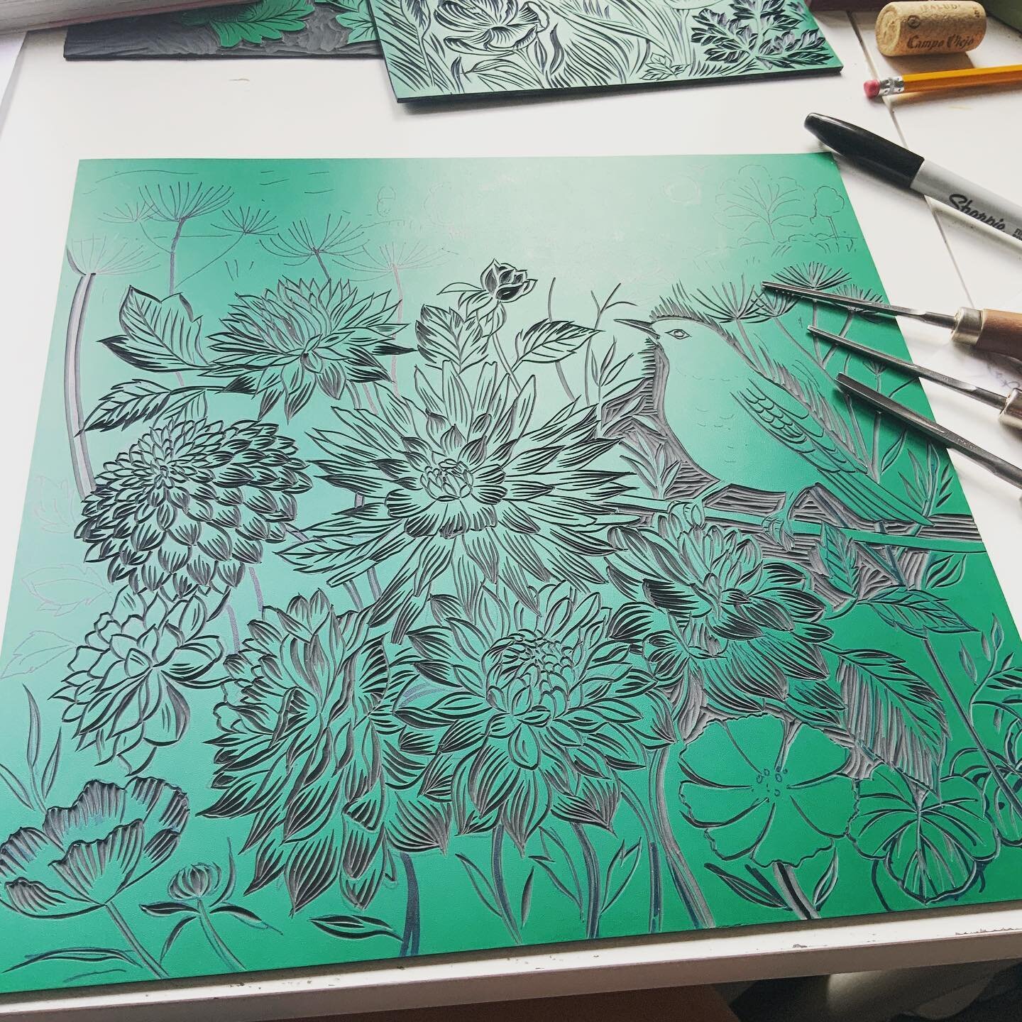 Slowly getting there with the dahlia print. 

Managed to cut my fingers three times today so far! 
.
.
.
#linocut #wip #lino #printmaker #print #artistsofinstagram #printmakersofinstagram #analogueart #popmember #womenofprint #blockprinting #linocut 