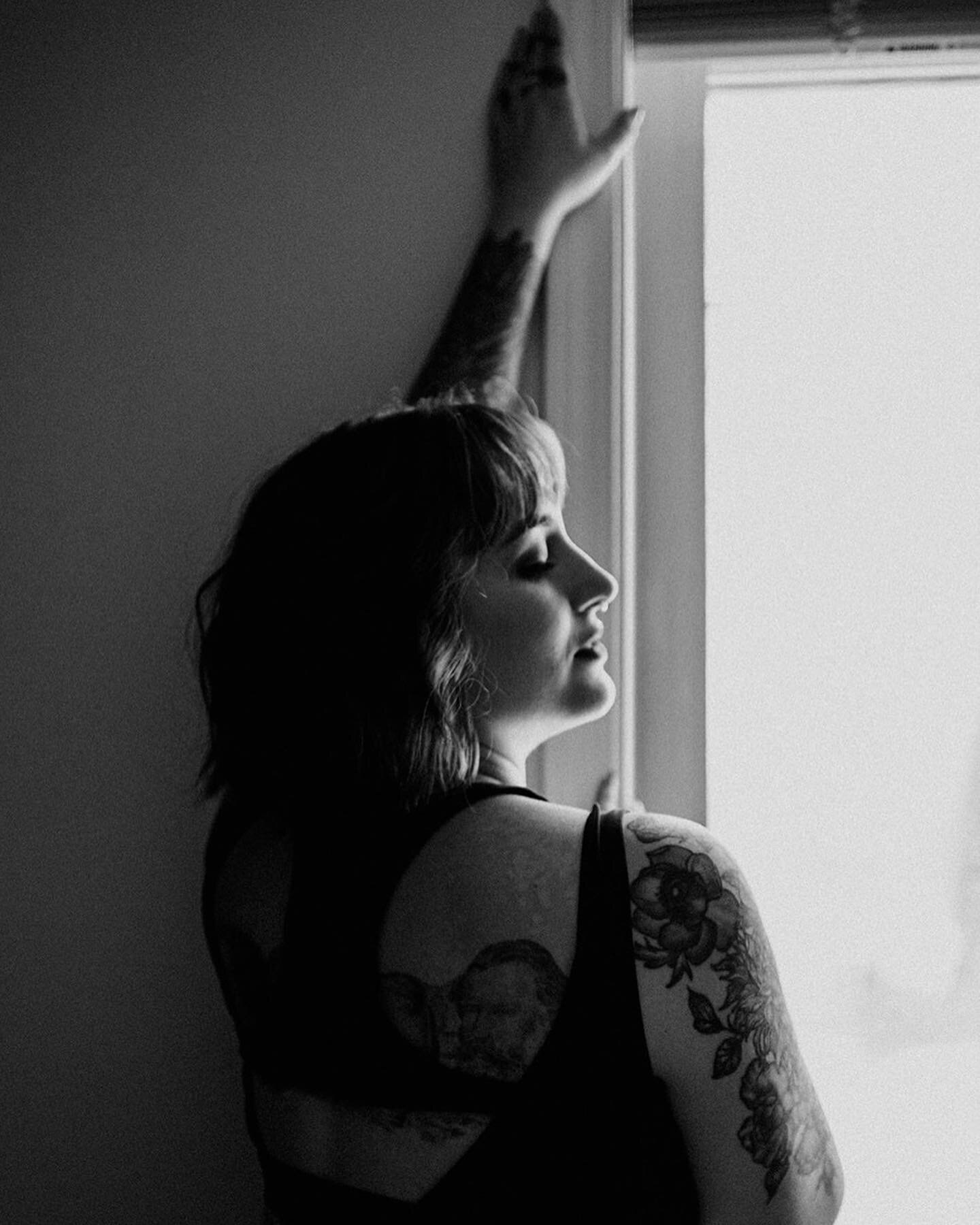 Still so in love with the photos @earthling.hannah and I created awhile back! The light was just so perfect that day. 🖤🤍