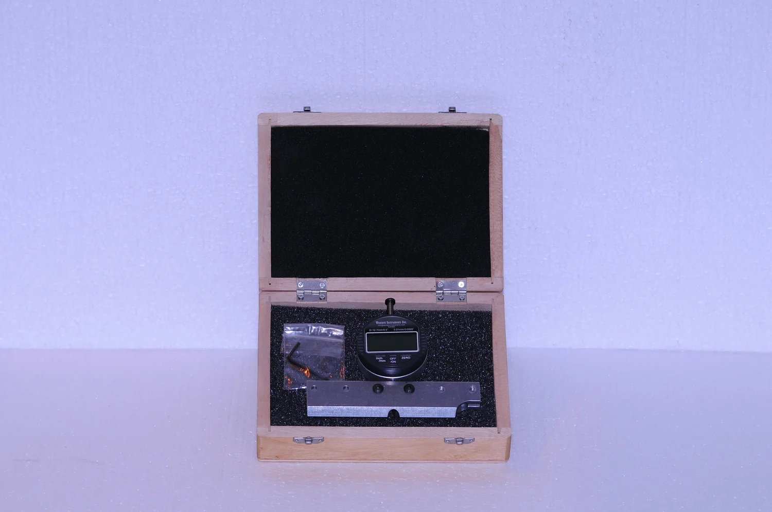 Digital Pipe Pit Gauge — Western Instruments