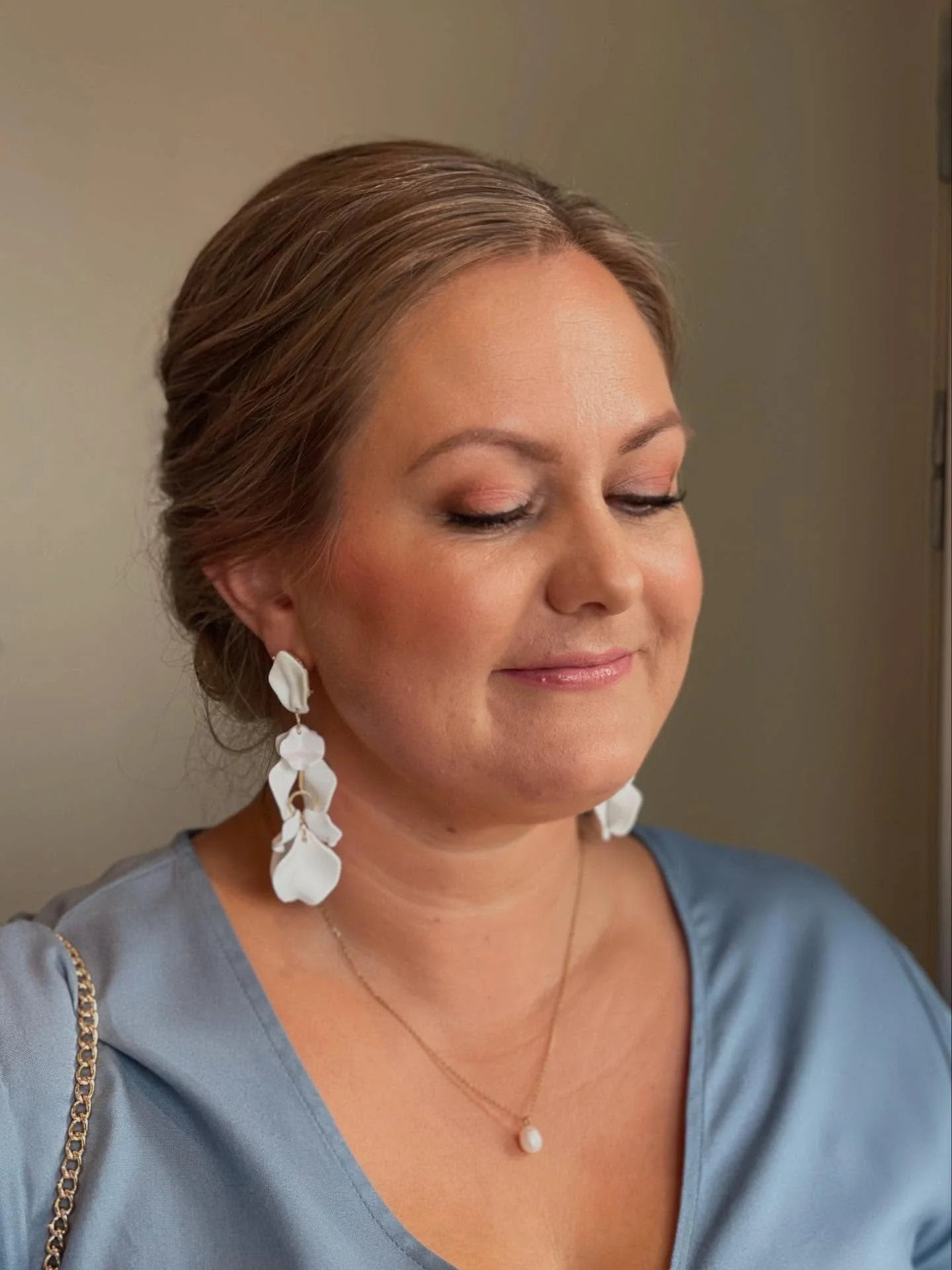 Ihanan kaason soft glam meikki, jossa k&auml;ytettiin heleit&auml; roosan s&auml;vy&auml; 🤍

#weddingmakeup #h&auml;&auml;t2026 #kaasonmeikki #juhlameikki #h&auml;&auml;meikki #h&auml;&auml;meikkaaja #meikkaajapori #softglammakeup