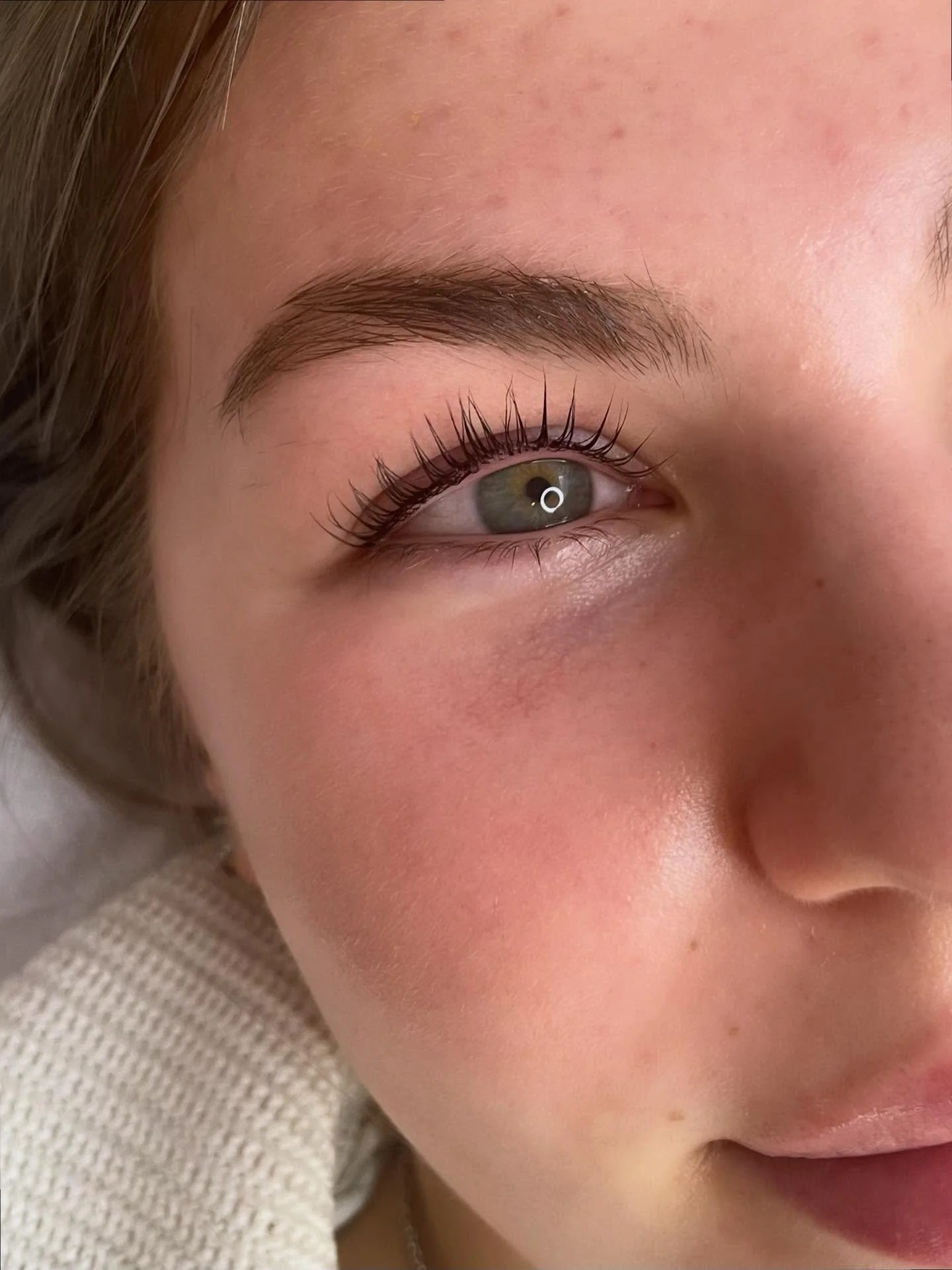 MY&Ouml;S SULLA on mahdollisuus her&auml;t&auml; aamuisin ripset n&auml;in kauniisti kaarella!
Joten &auml;l&auml; nyt en&auml;&auml; tuskaile ripsiesi kanssa, vaan heit&auml; taivuttimet menem&auml;&auml;n ja k&auml;y varaamassa aikasi -&gt; www.stu