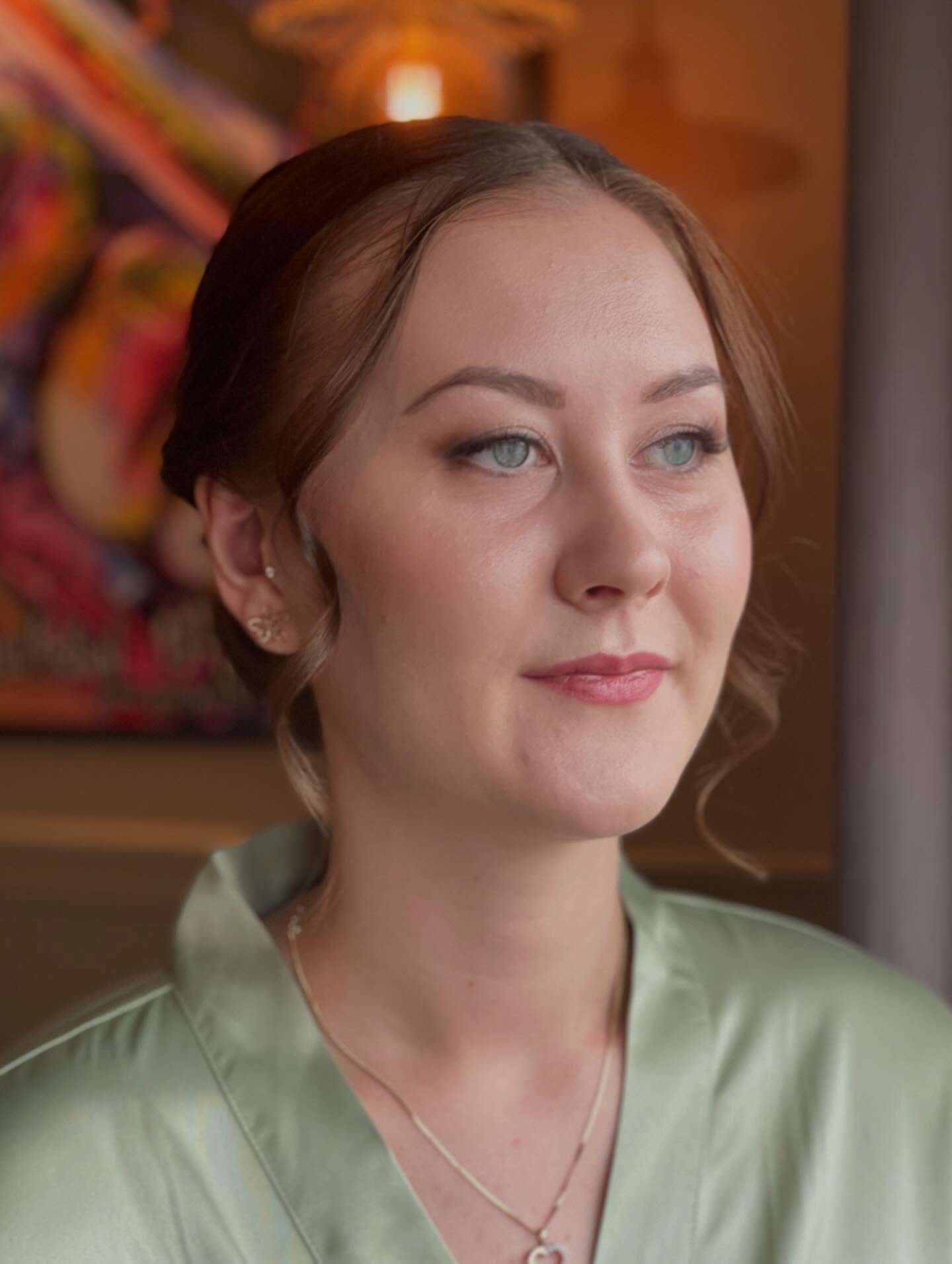 T&auml;&auml;ll&auml; on taas ollut k&auml;ynniss&auml; meikkipakin p&auml;ivitys uutuuksilla ja t&auml;ydennyksill&auml;, jotta vuoden kiireisin meikkaussesonki voi pian taas alkaa. Ostoskoriin on l&ouml;ytynyt mm. luomiv&auml;rej&auml;, voiteita, r