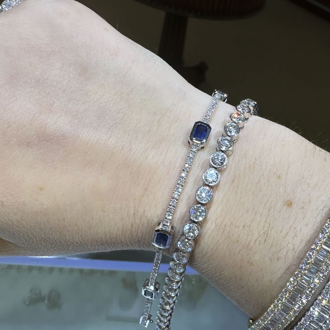 It&rsquo;s white and blue season! Let&rsquo;s go! 

#scfinejewelry #diamonds #sapphire #blue #instagram