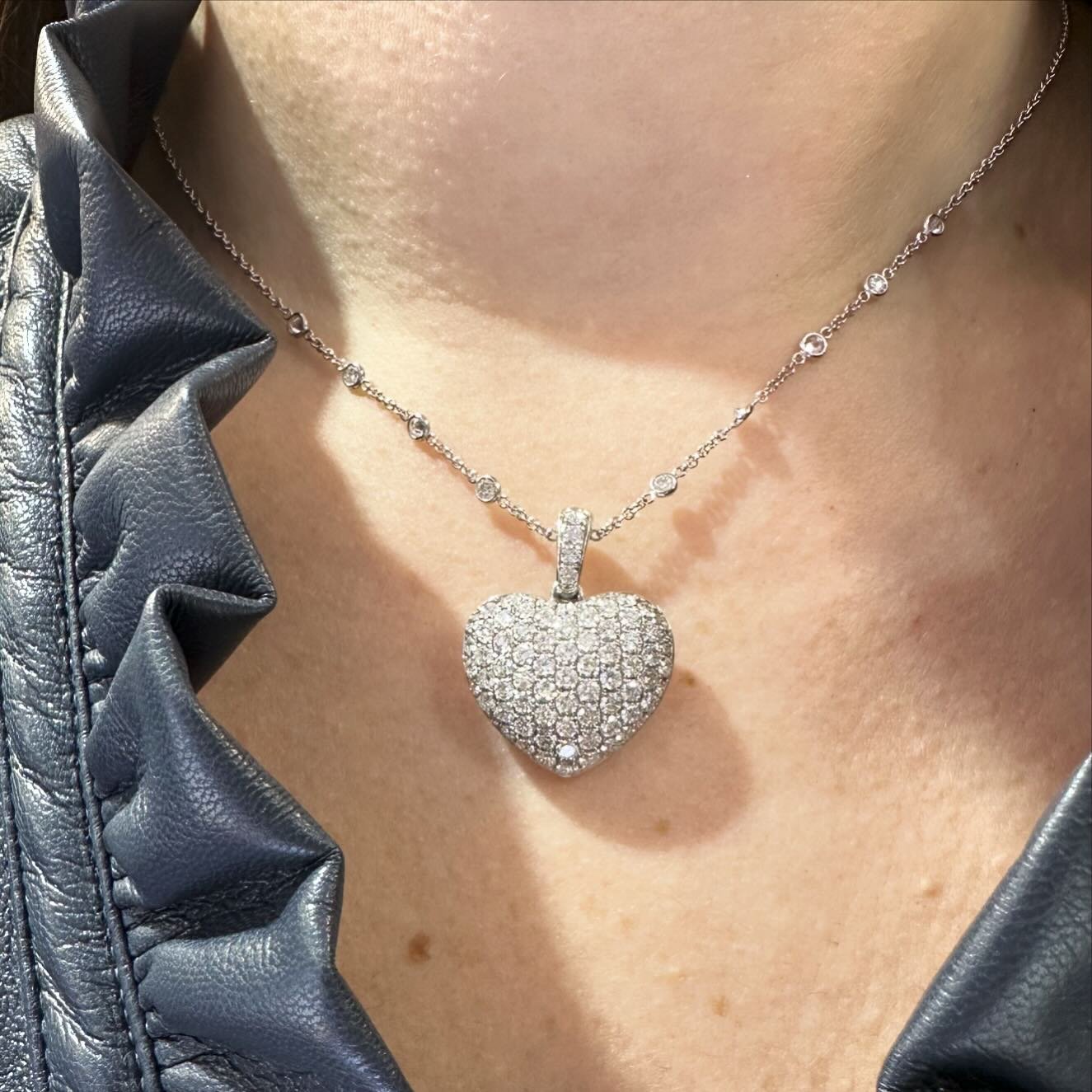 Magnificent Heart and Chain Combo 

#scfinejewelry #diamonds #sale #instagram