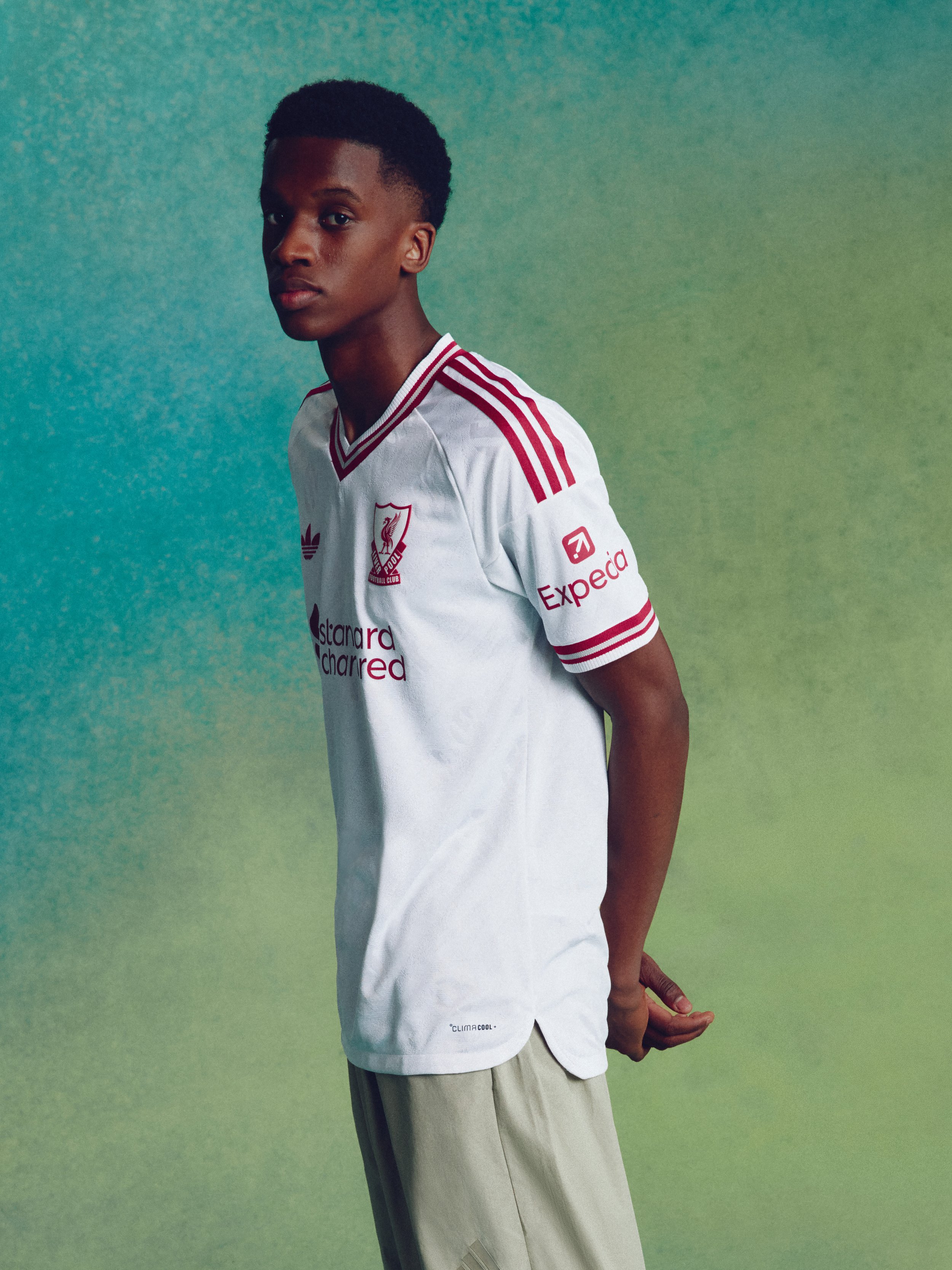 H24803_FW26_LIVERPOOL_AWAY_PLAYER_KA6859_KI5241_NYONI_01_3X4.jpeg