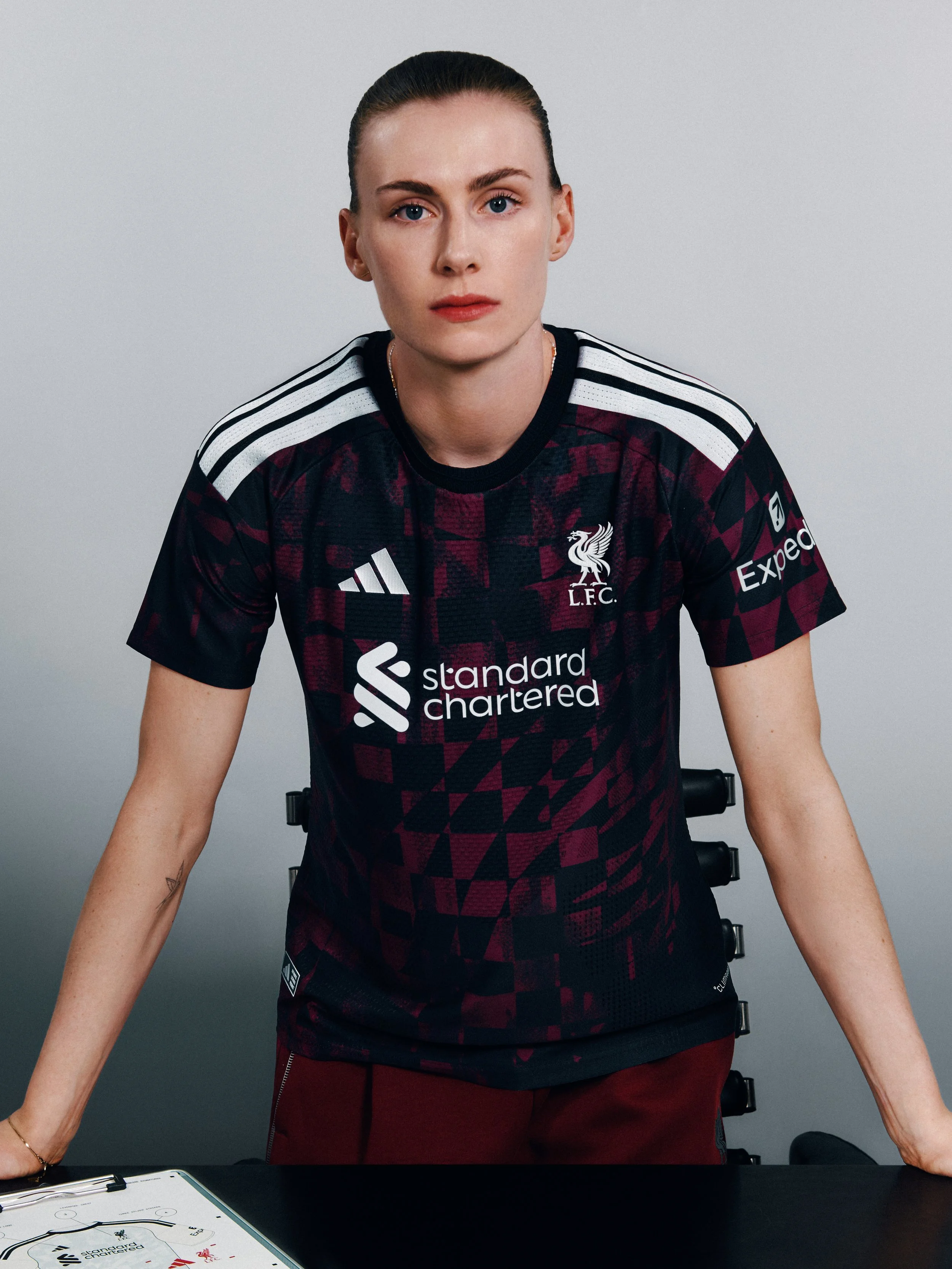 H24803_FW26_LIVERPOOL_THIRD_PLAYER_KB8282_KY0180_CLARK_01_3x4.jpg