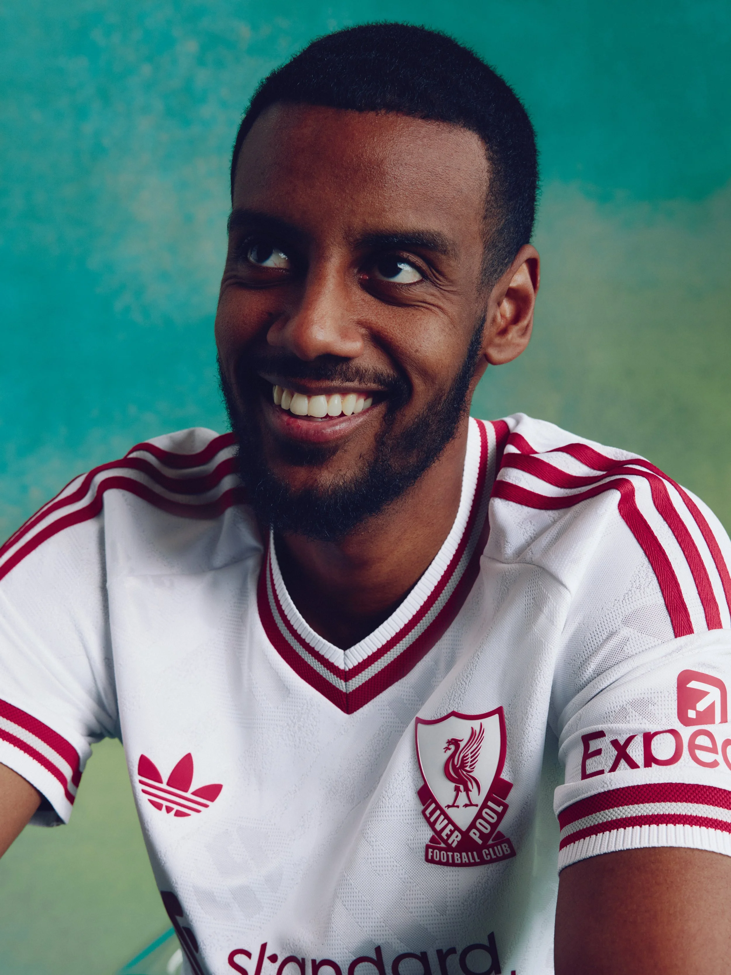 H24803_FW26_LIVERPOOL_AWAY_PLAYER_KA6859_ISAK_02_3X4.jpeg