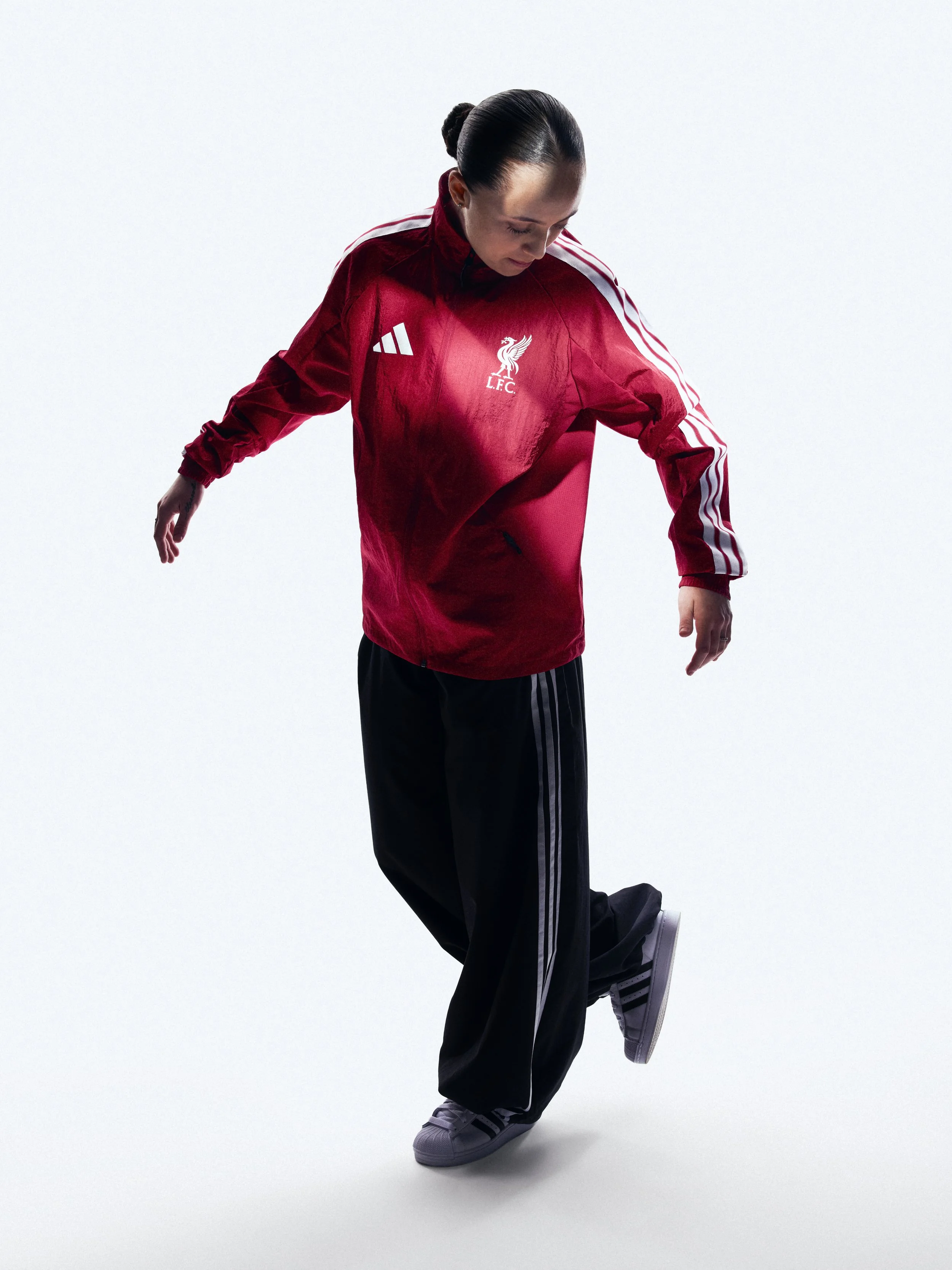 H24803_FW26_LIVERPOOL_HOME_PLAYER_KV9342_ENDERBY_01_3X4_RGB.jpg