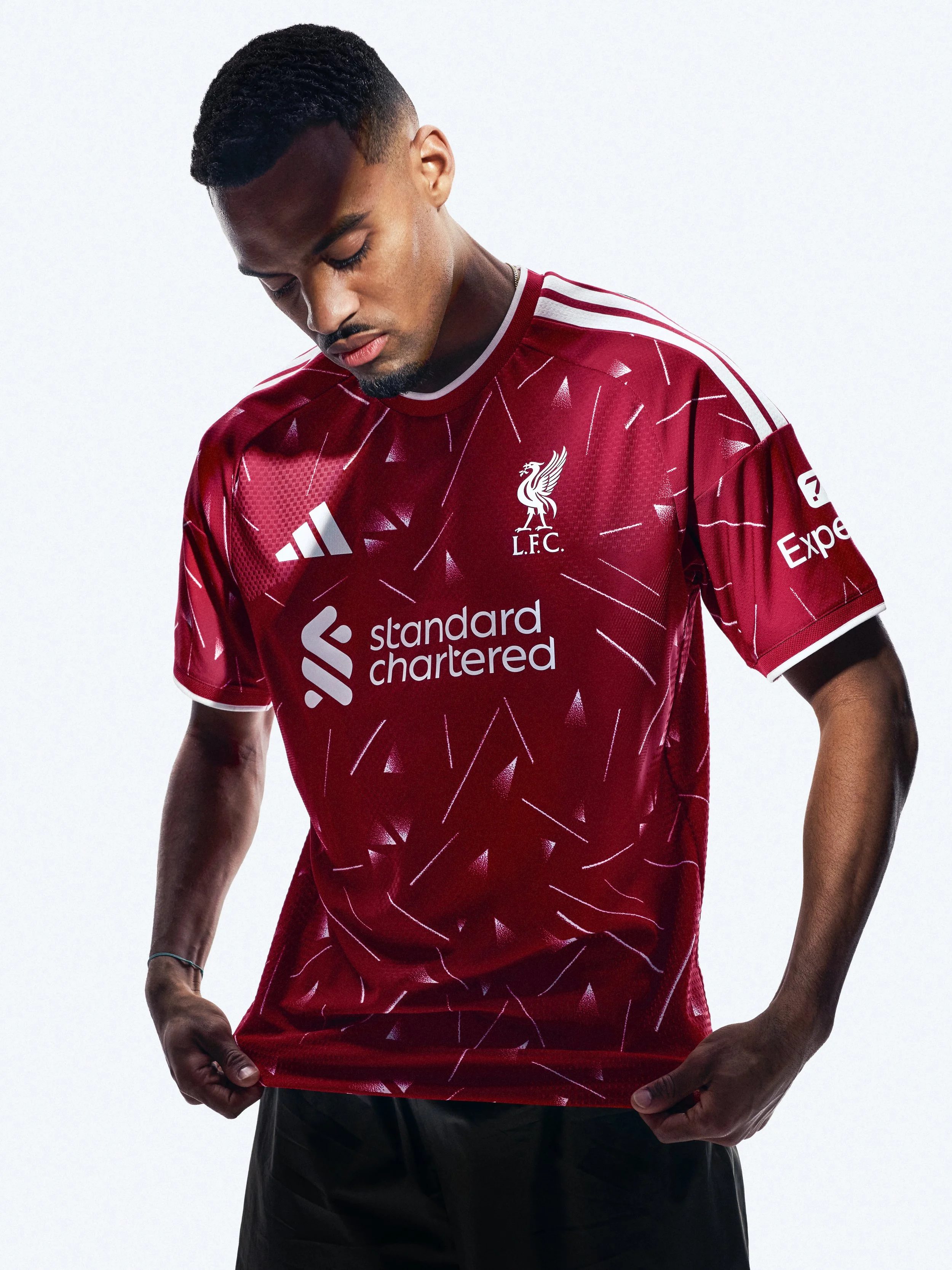 H24803_FW26_LIVERPOOL_HOME_PLAYER_KA6851_GRAVENBERCH_01_RGB.jpg