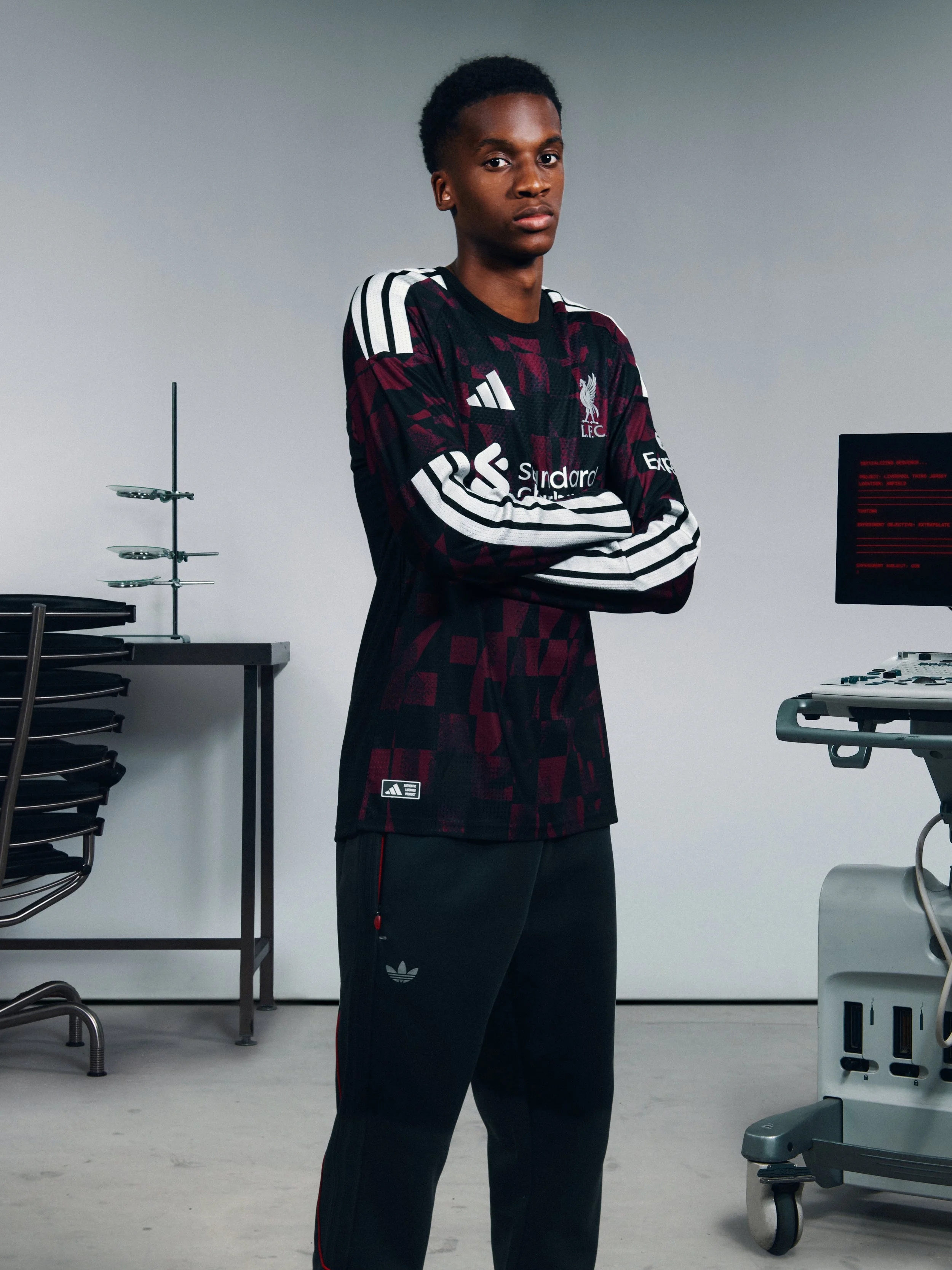 H24803_FW26_LIVERPOOL_THIRD_PLAYER_KB8283_KX7713_KZ7627_NYONI_01_3x4.jpg
