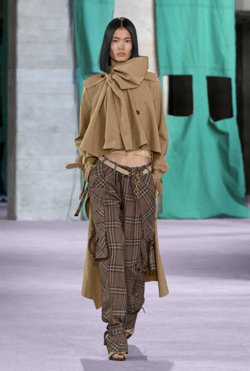 Burberry Spring 25, Look 42