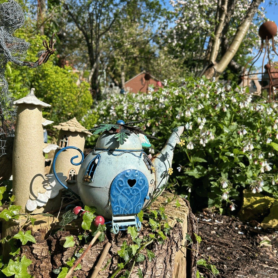 Because Fairies need gardens too! Plenty of resident fairies in the walled garden at Clarkes Farm - they like our sugar cubes and all the flowers!!
#fairygarden #fairygardens #fairyhouse #walledgardens