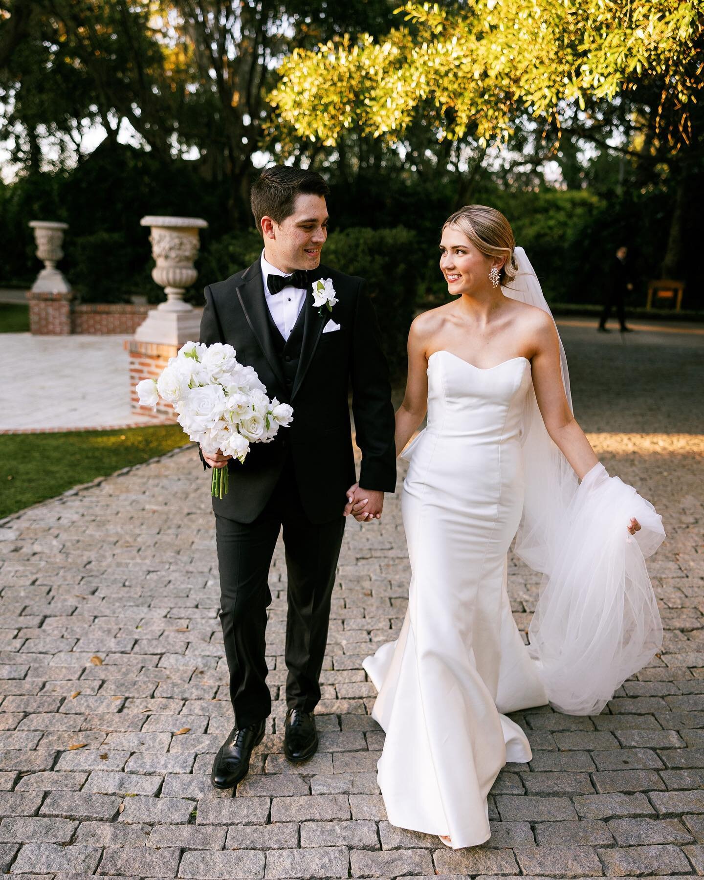 A secret garden wedding for Kasey &amp; Nick 🪷

Venue: @hardemanssecretgarden 
Planning: @elegantaffairsbydesign 
Photo: @benhewittphoto 
Beauty: @adorebridalhairandmakeup 
Florals: @sbblooms 
Rentals: @kateryaneventrentals 
Catering: @cateringbythe