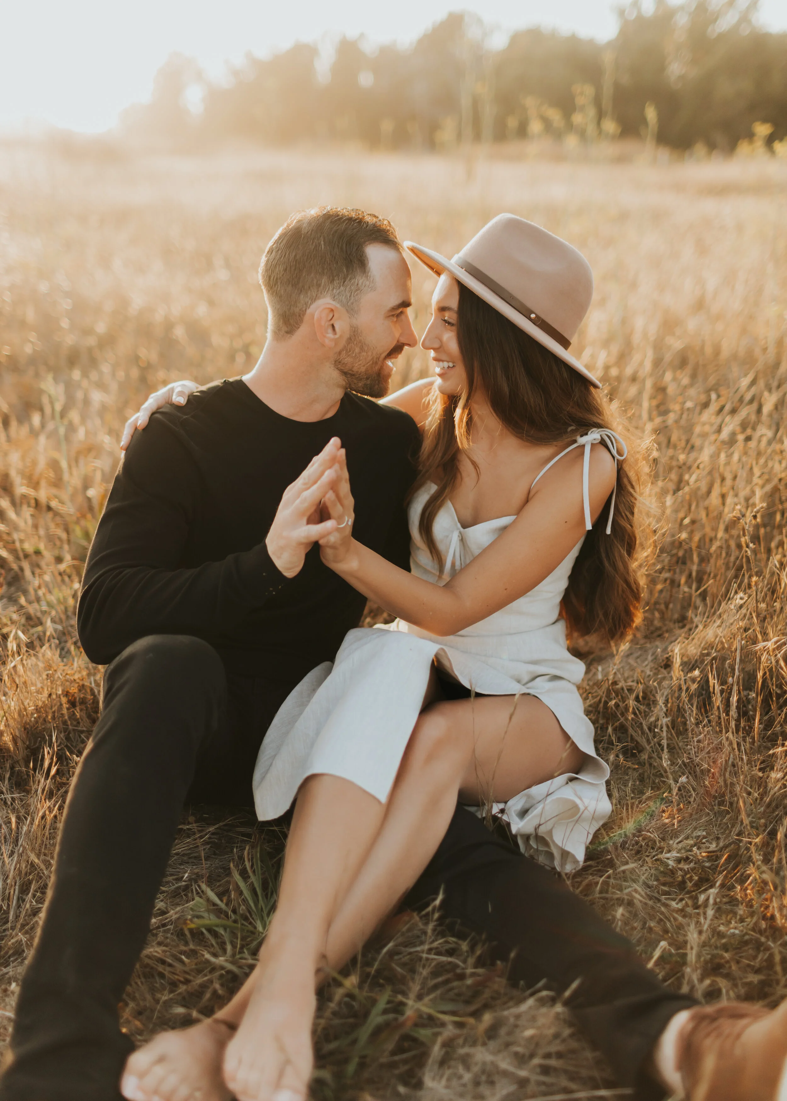 5 Romantic Poses To Do For Your Engagement Photos — Emma Nicole Photography 