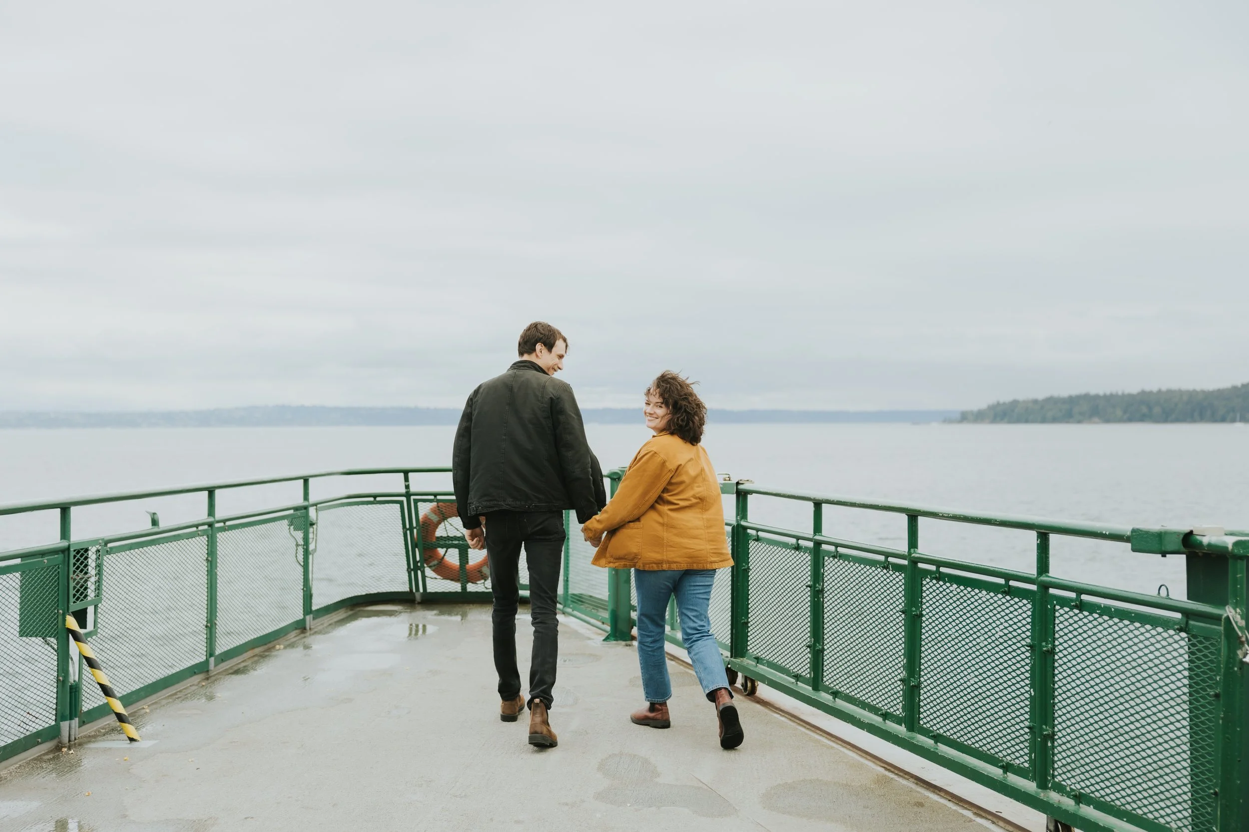 The perfect rainy Seattle ferryboat engagement photos