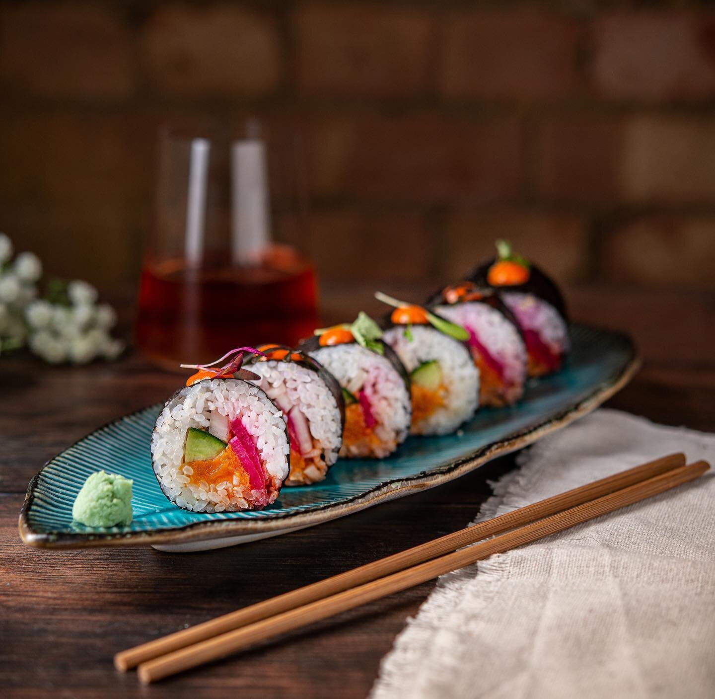 PLANT BASED SUSHI

Something to know ✨

Sushi is commonly know to be served with fish and when it comes to fish consumption, speaking purely from a health perspective, there are some significant positives. Studies tell us that people who eat fish ten