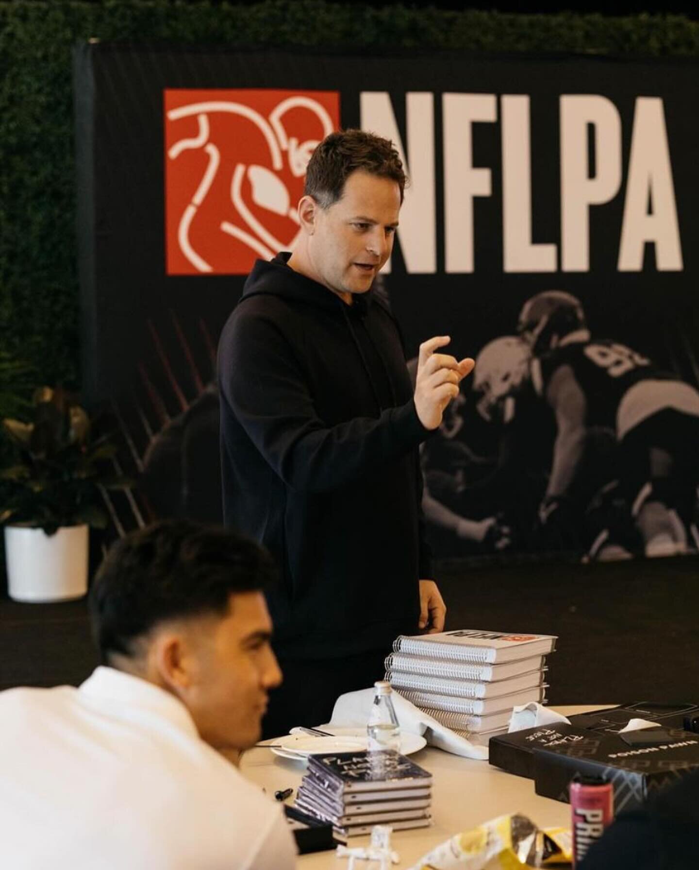 Grateful to the @nflpa and the 100 NFL Players for inviting me to kick off The Summit as Day 1 Speaker🎤 Such an honor to share insights and inspire alongside incredible athletes and leaders. 

REPOST @nflpa Over 100#NFL players spending the week bec