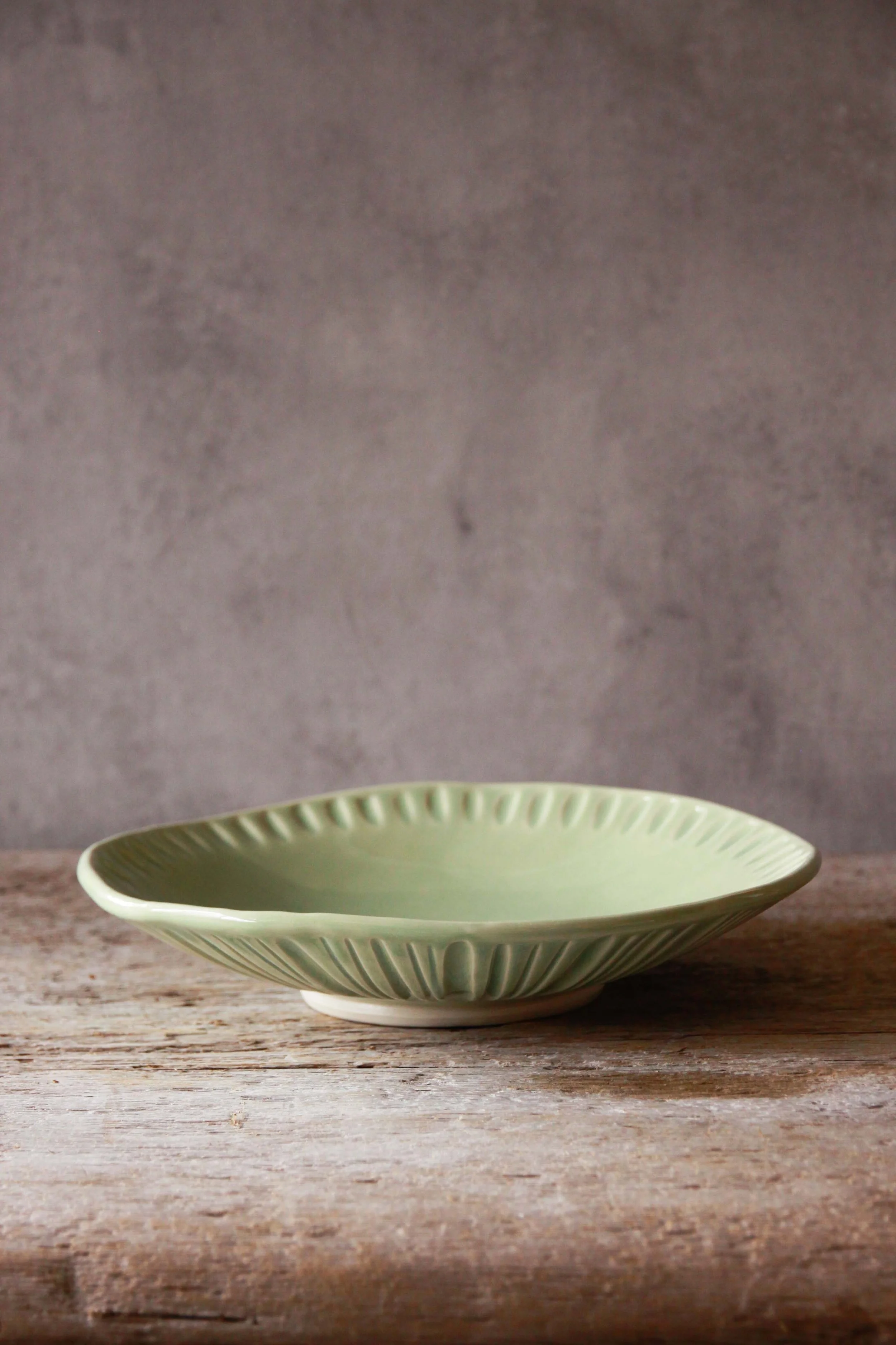 serving dish | medium | fava bean