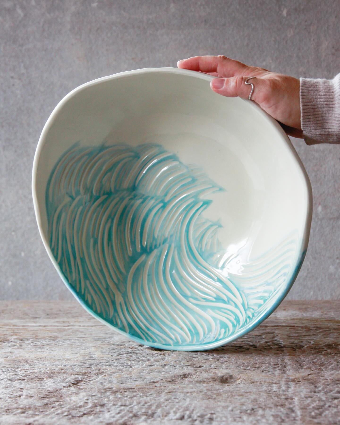 Love big bowls AND helping to conserve marine ecosystems? 

The annual @mersociety fundraiser auction is on now and this large wave bowl is available for bid! 

Give their page a follow and click their links to the auction site to check out all the a