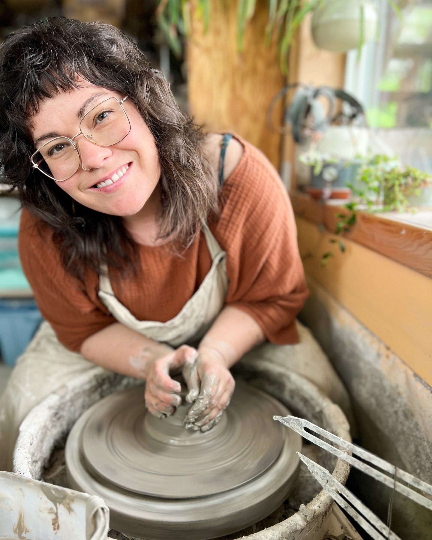 ✨Welcome!  There have been a lot of new faces join here recently, so I thought I&rsquo;d reintroduce myself&hellip;

I&rsquo;m Amber - a sensitive-souled ceramicist living with my partner, toddler Jo, our fluffy pets, and four ducks on a little homes