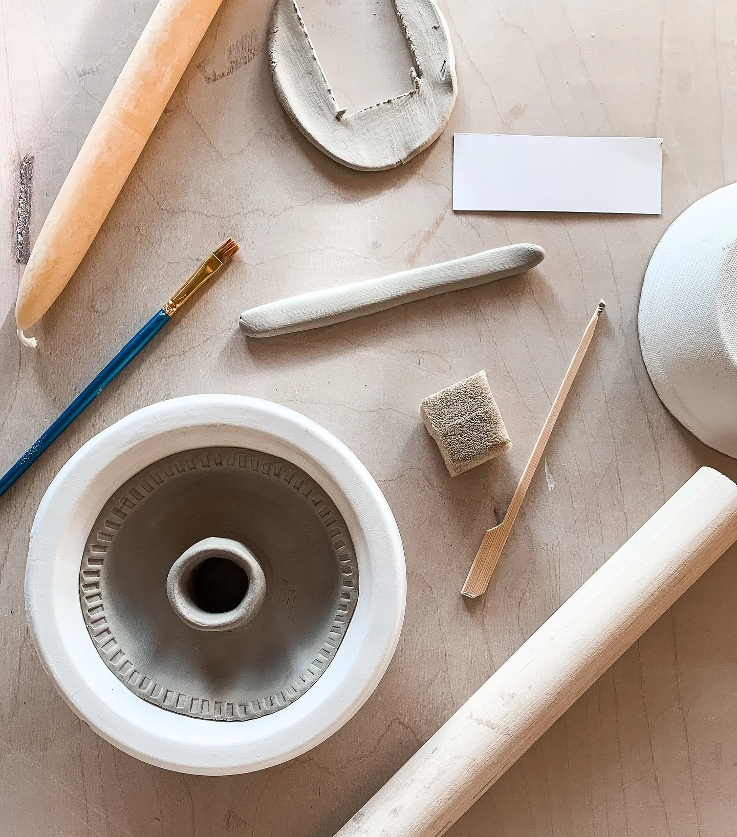 ✨Haida Gwaii Pottery Workshop!✨ 

🕯️As the days shorten and shadows lengthen, come gather in a century-old farmhouse to craft light from clay. 

🍂Think flowing skirts and velvet vibes: a Florence and Stevie soundtrack, autumn harvest charcuterie, b