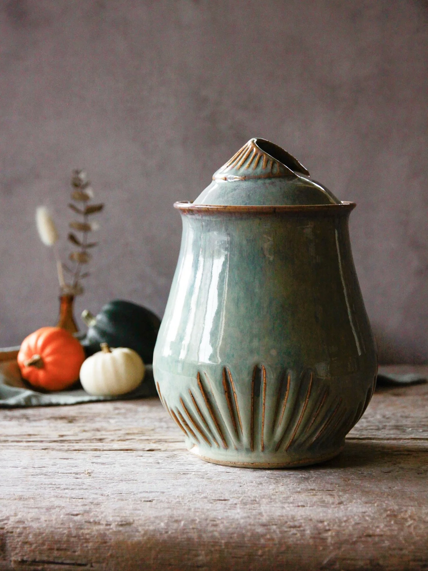 ✨Cue the pretty pot photos✨

I&rsquo;ve got most of the pots for my upcoming shop update photographed and details spreadsheeted!  Just a few rogue ones that are firing in the kiln today.. 🤞 

I&rsquo;m starting off the sneak peeks with this lovely b