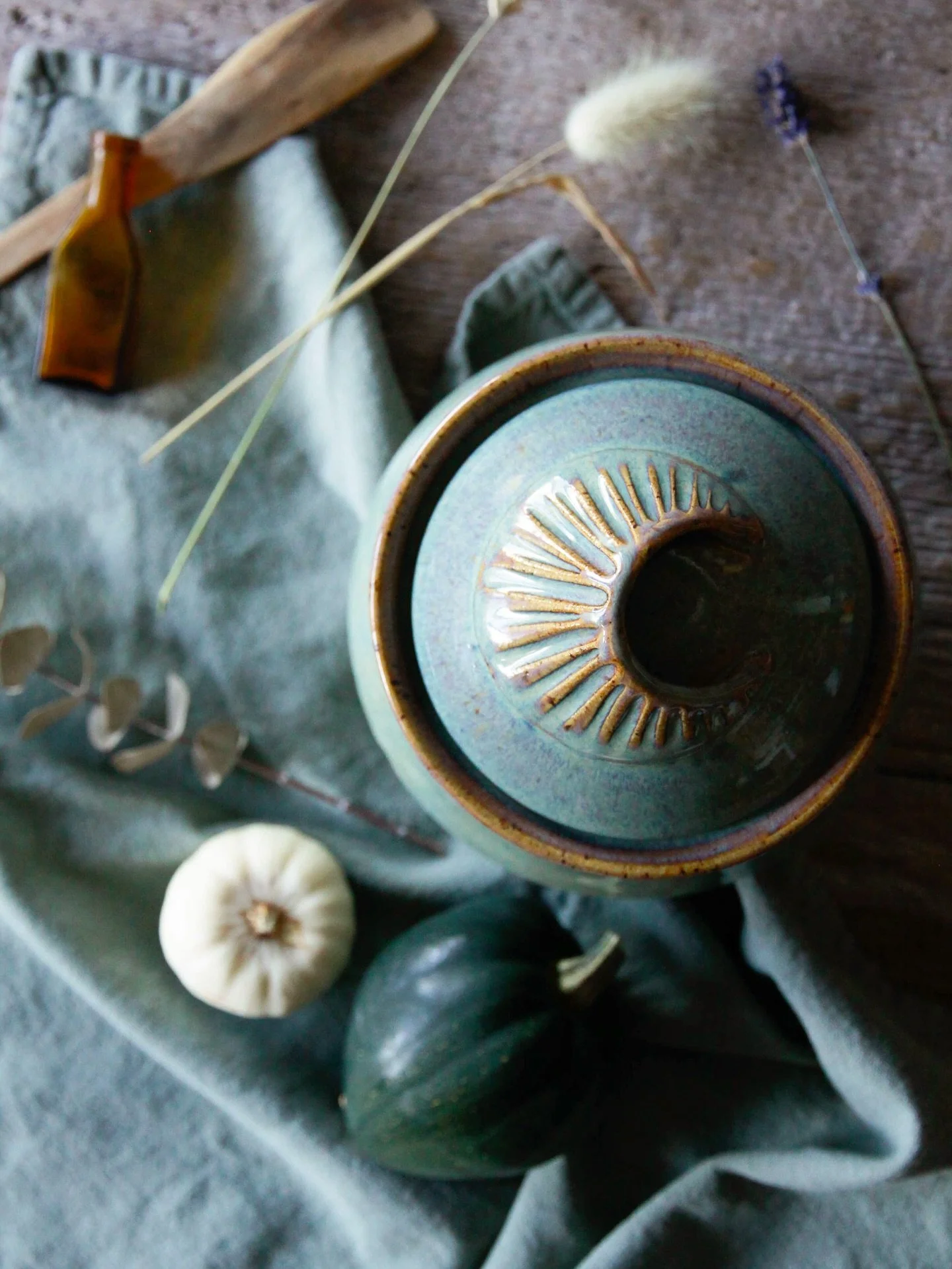 ✨I would be remiss to not remind you that my shop doors are opening tonight at 7pm (pacific time) for folks on my Studio News email list!✨

(And Monday morning for those not on that vip guest list 😘). 

The pots are thoughtful and textured and just 