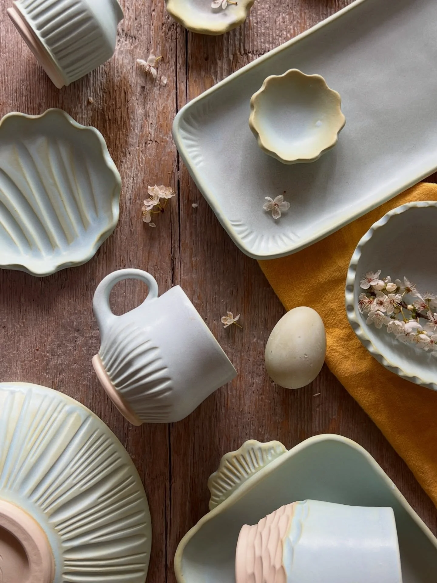 Duck Egg Or Fava Bean?

My spring collection has two glaze colours and obviously I want to know which is your favourite? 🦆🥚🌿

Duck Egg Blue: a soft, matte, powder blue with warm yellow undertones. Named after the blue eggs one of our ducks lays!

