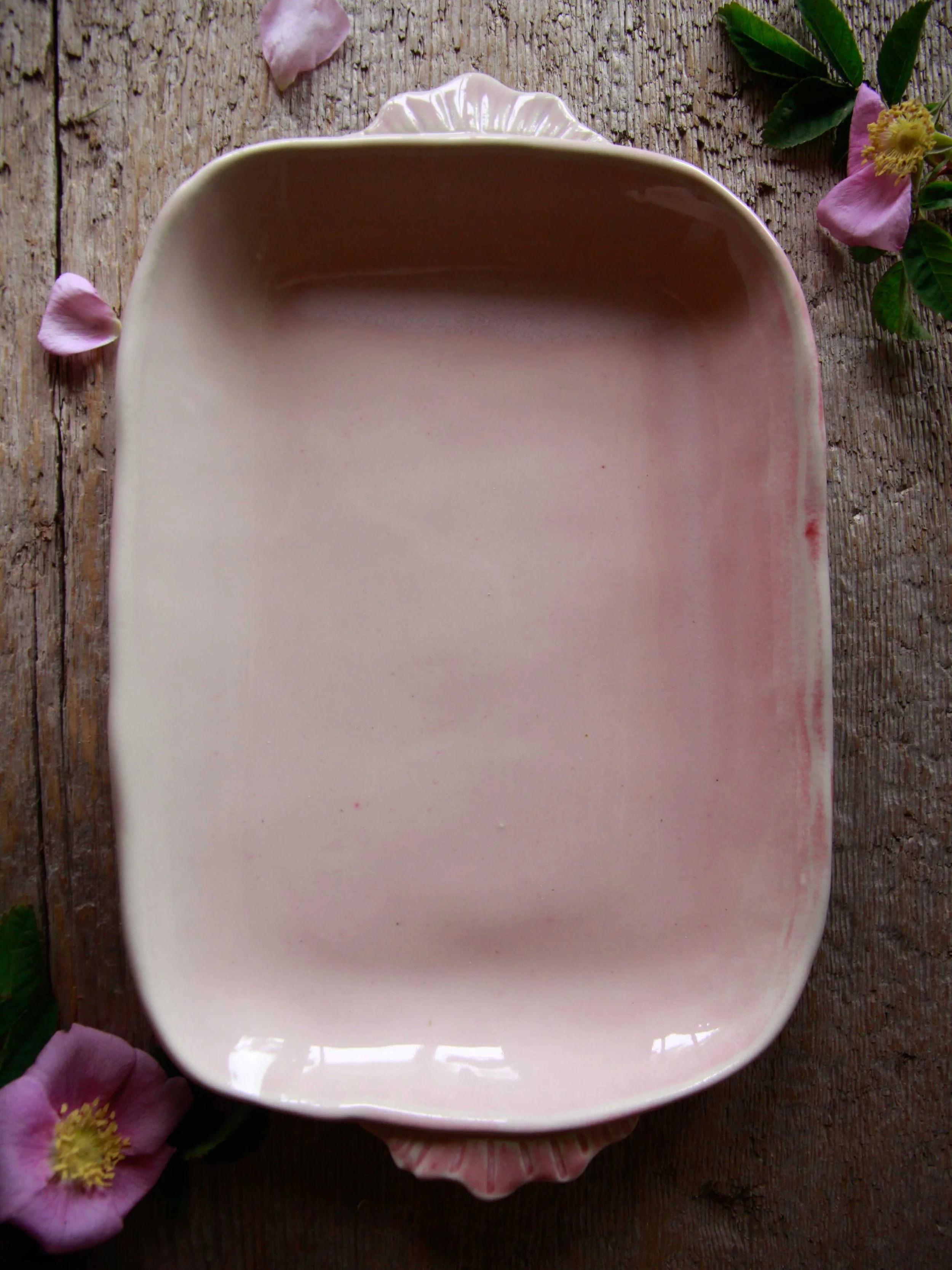 serving dish | medium | nootka rose