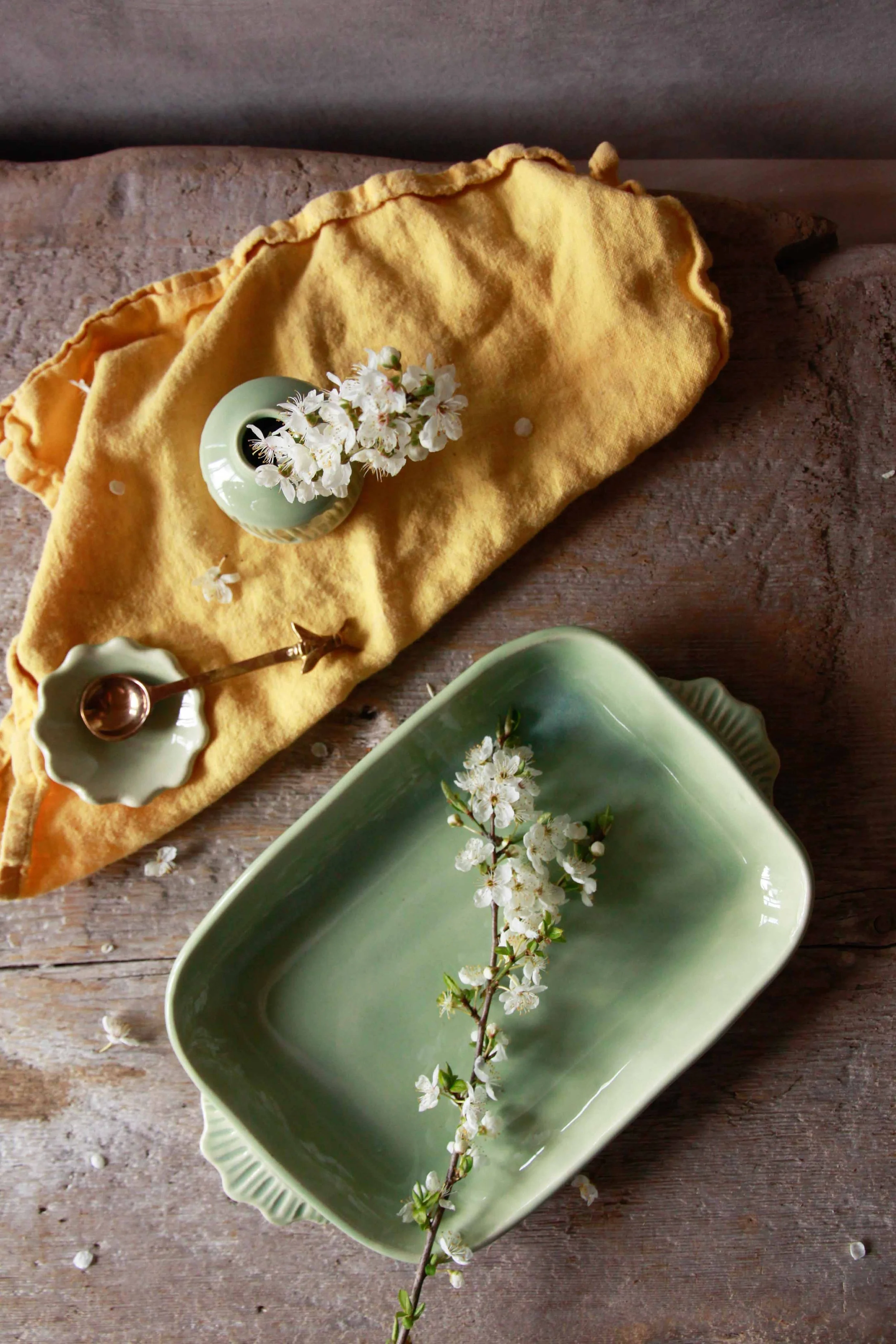 serving dish | medium | fava bean