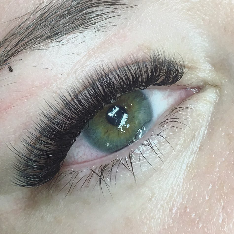 For eyes that sparkle from miles away 🤩

Here are some facts about why volume lashes are so great and why we love this eyelash extension style so much!

*Volume lashes make it possible to fill in the &ldquo;gaps&rdquo; on lash lines that are on the 