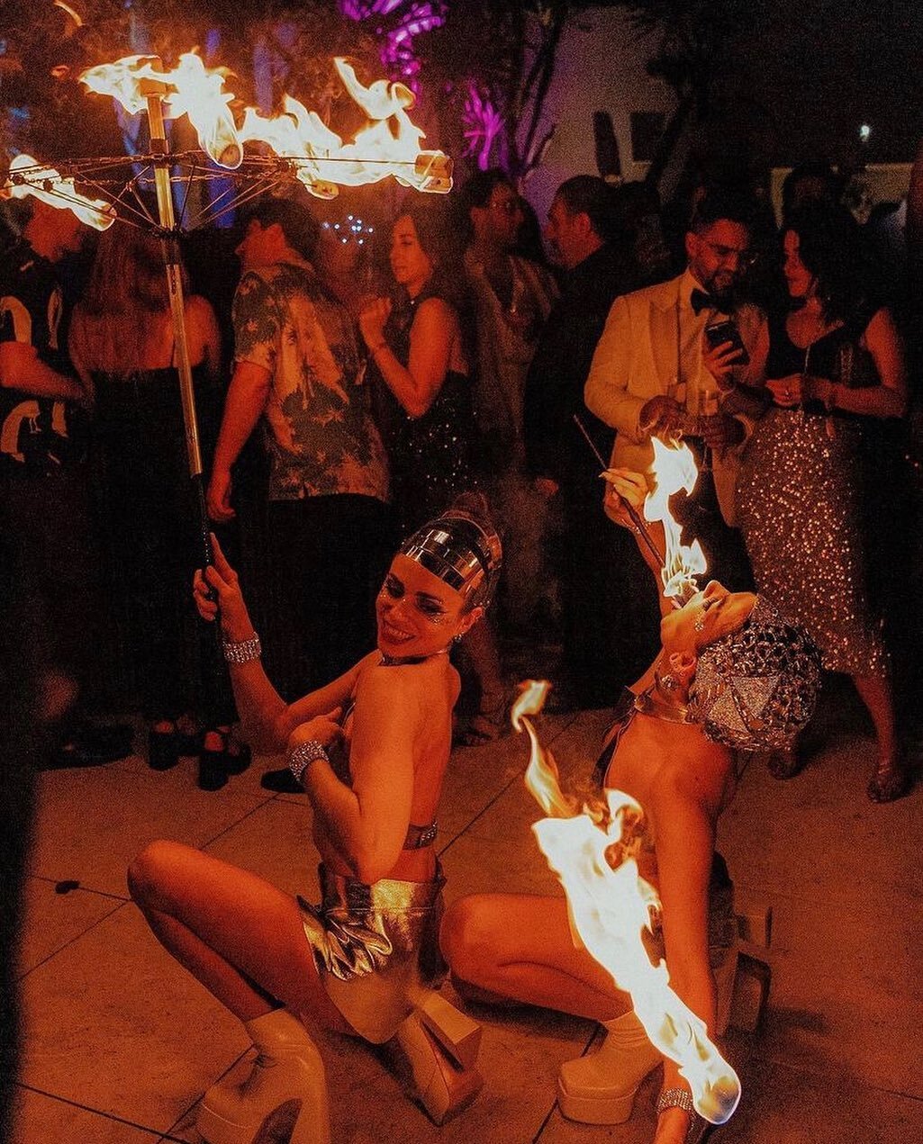 One more from New Years in Miami 🔥 Thank you @quixoticfusion and @momentumwego for such a fun evening! #fire #firedancer #fireeating