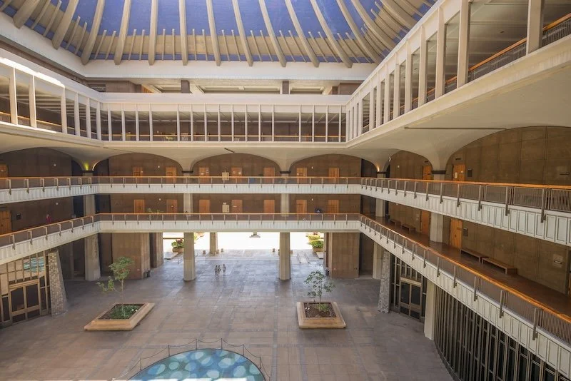 Photo of the courtyard within the Hawaii State Capital building