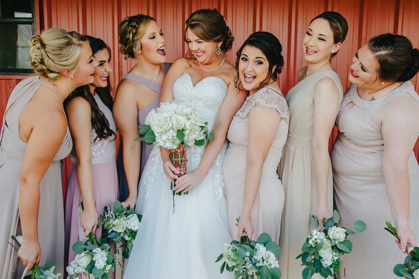 Bridesmaid hangout before the ceremony. ❤️⠀
&bull;⠀
&bull;⠀
&bull;⠀
&bull;⠀
#mooreranch #bridesmaids #texaswedding #texasbrides #collegestationphotographer #texasphotographer #weddingforward #bridesmaidgang #bridalparty #weddingdresses
