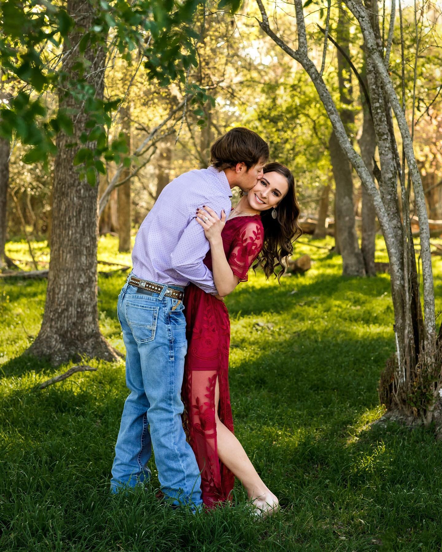 Every time there is a new favorite while editing this session, another one pops up. 😆😍 I also recorded a video last night of me editing this photo. Anyone want to see? 
&bull;
&bull;
&bull;
&bull;
#texasengagement #utterlyengaged #texasengagementph