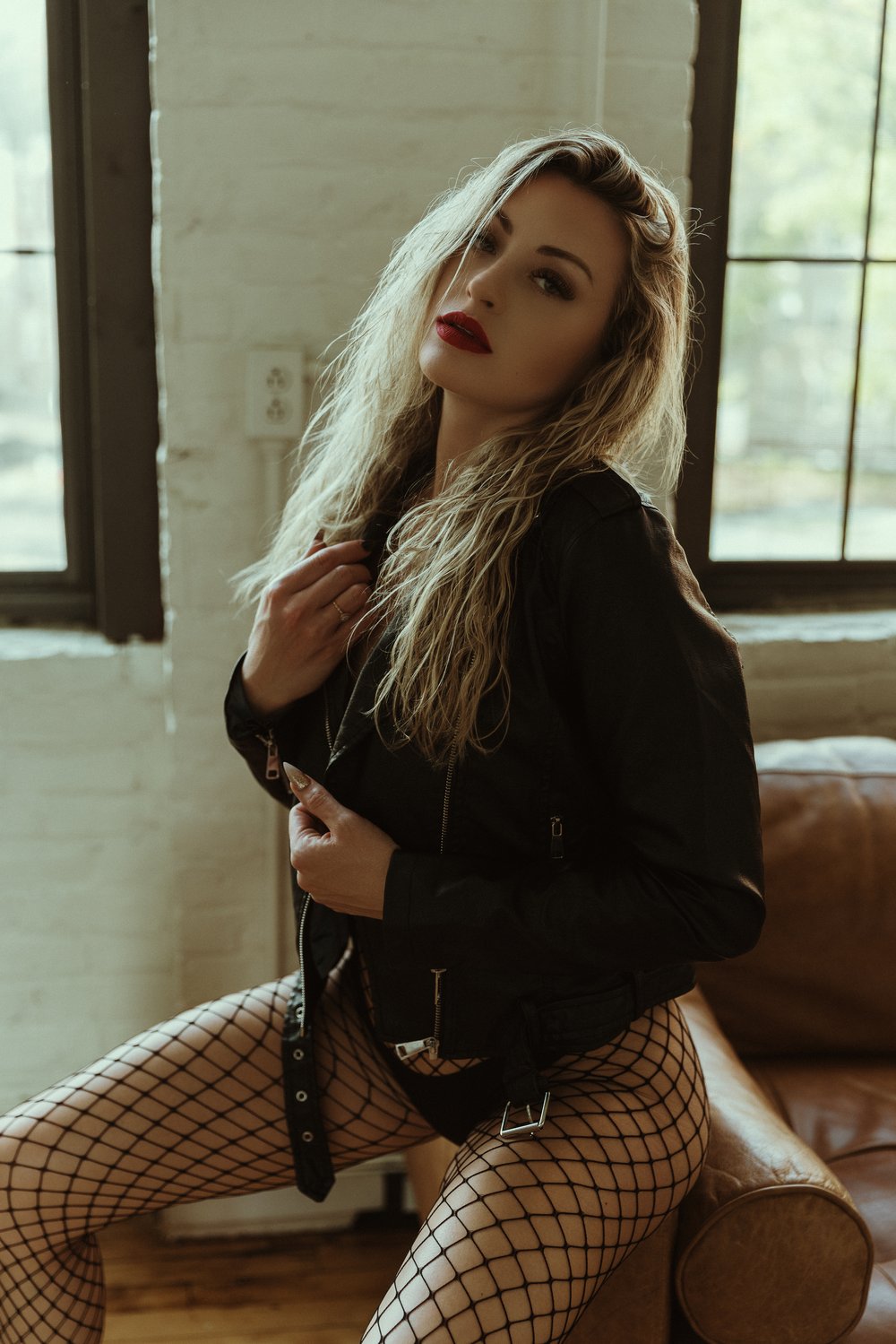 Boudoir fishnets and hand posing suggestions