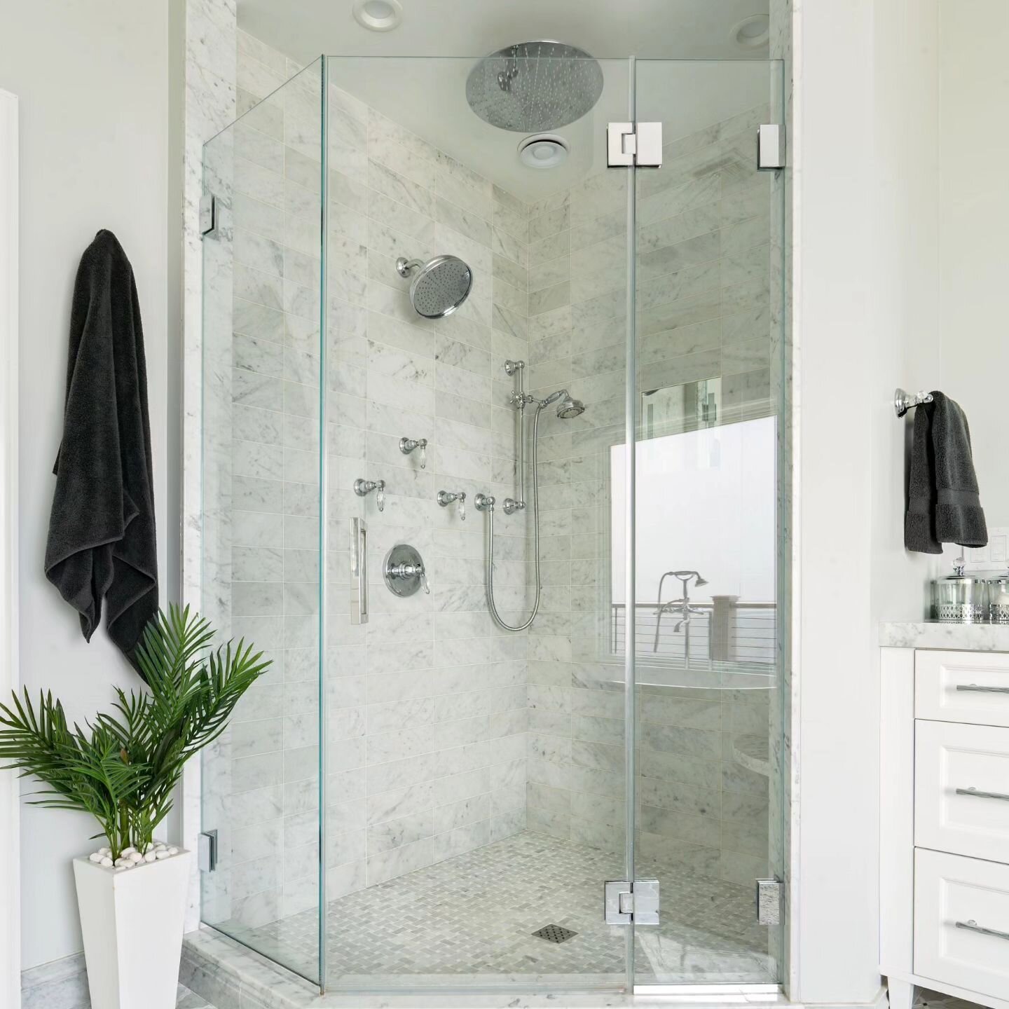 Shower therapy.  Polished Carrara marble in 4x12&quot; tiles with Thassos/Carrara basketweave detailing make for a luxuriating shower experience. 
.
📷 @creepwalkmedia
.
.
#shower #designershower #customshower #primarybathroom #showerdesign #longisla