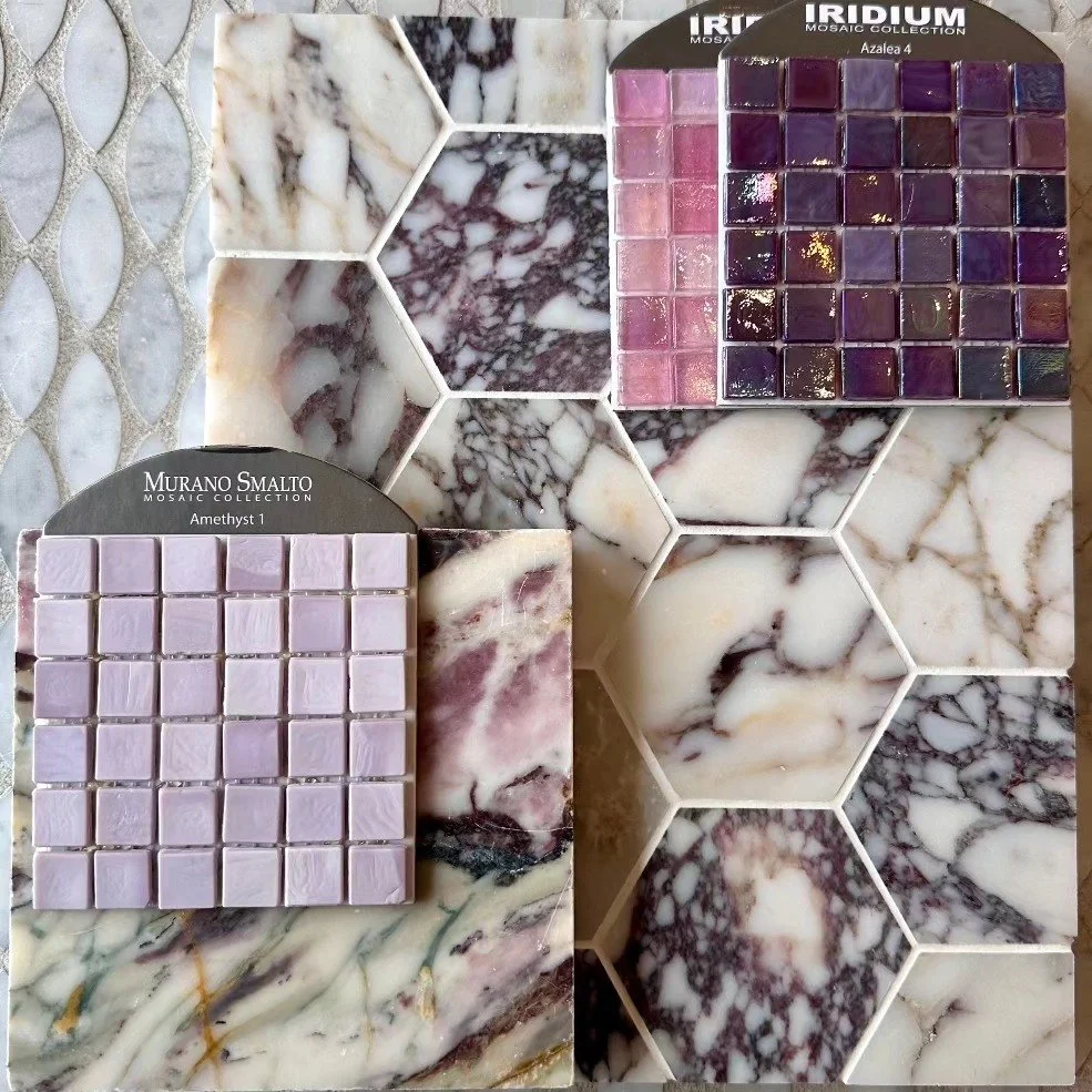 After years of neutrals, color is making a comeback adding richness. Think backsplash border trim, floor detail, shower niche, or eye-popping countertop.
.
#tilecolor #bathtile #bathroomtiles #showcasetileandstone